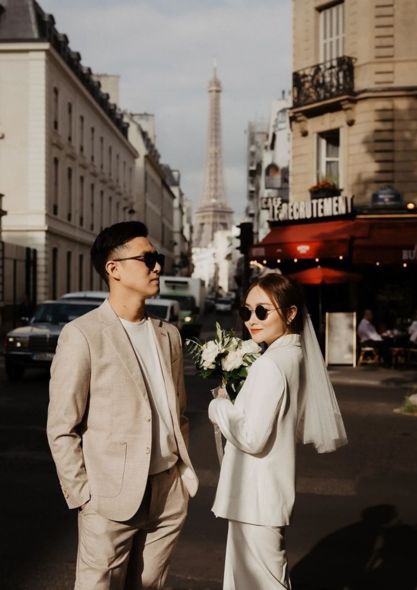 ชุดสูทจะไม่เหงาลองมาใส่ถ่ายพรีเวดดิ้งแนวสตรีทดูสักหน่อยสิ