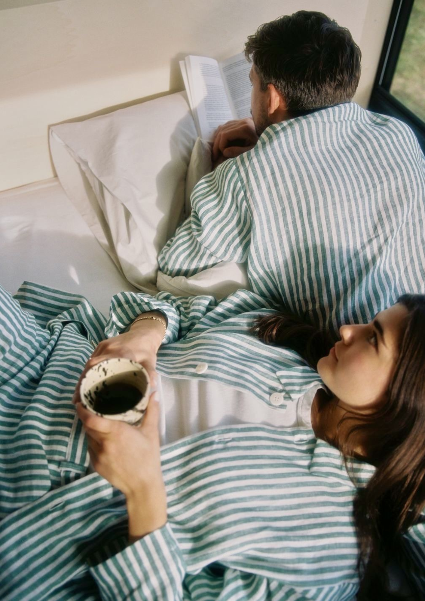 ไอเดียชุดถ่ายพรีเวดดิ้งในบรรยากาศอากาศอุ่น ๆ ในตอนเช้ากับเธอที่เคียงข้างกัน