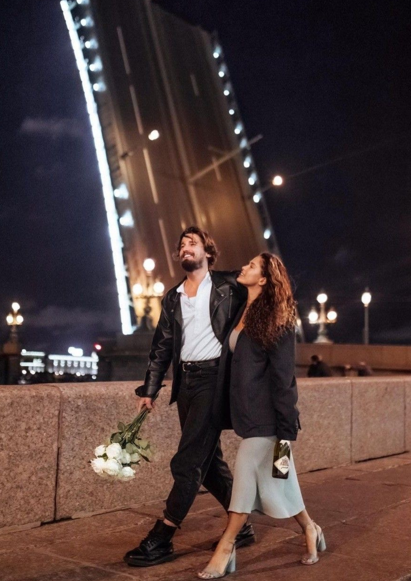 ชุดพรีเวดดิ้งสตรีทหลังกลับจากปาร์ตี้ยามดึก