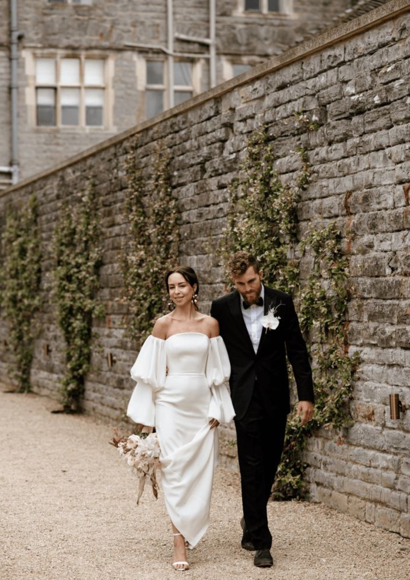 ใส่ชุดแต่งงานแต่เน้นบรรยากาศของความเป็นสตรีท