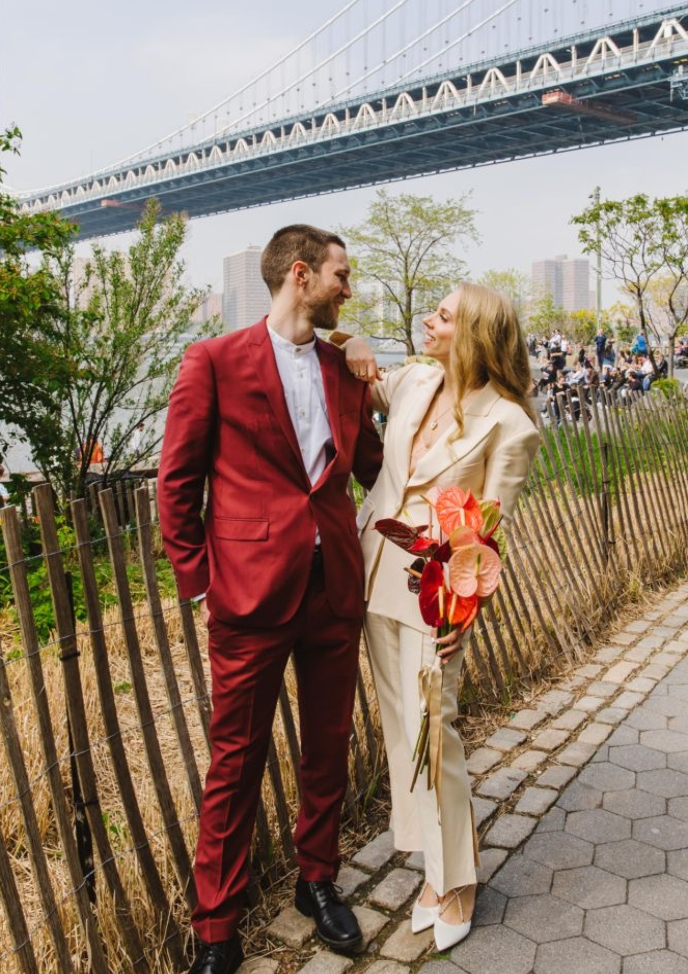 ความคัลเลอร์ฟูลแบบจัดเต็มสร้างสีสันให้กับชุดพรีเวดดิ้งสตรีทได้