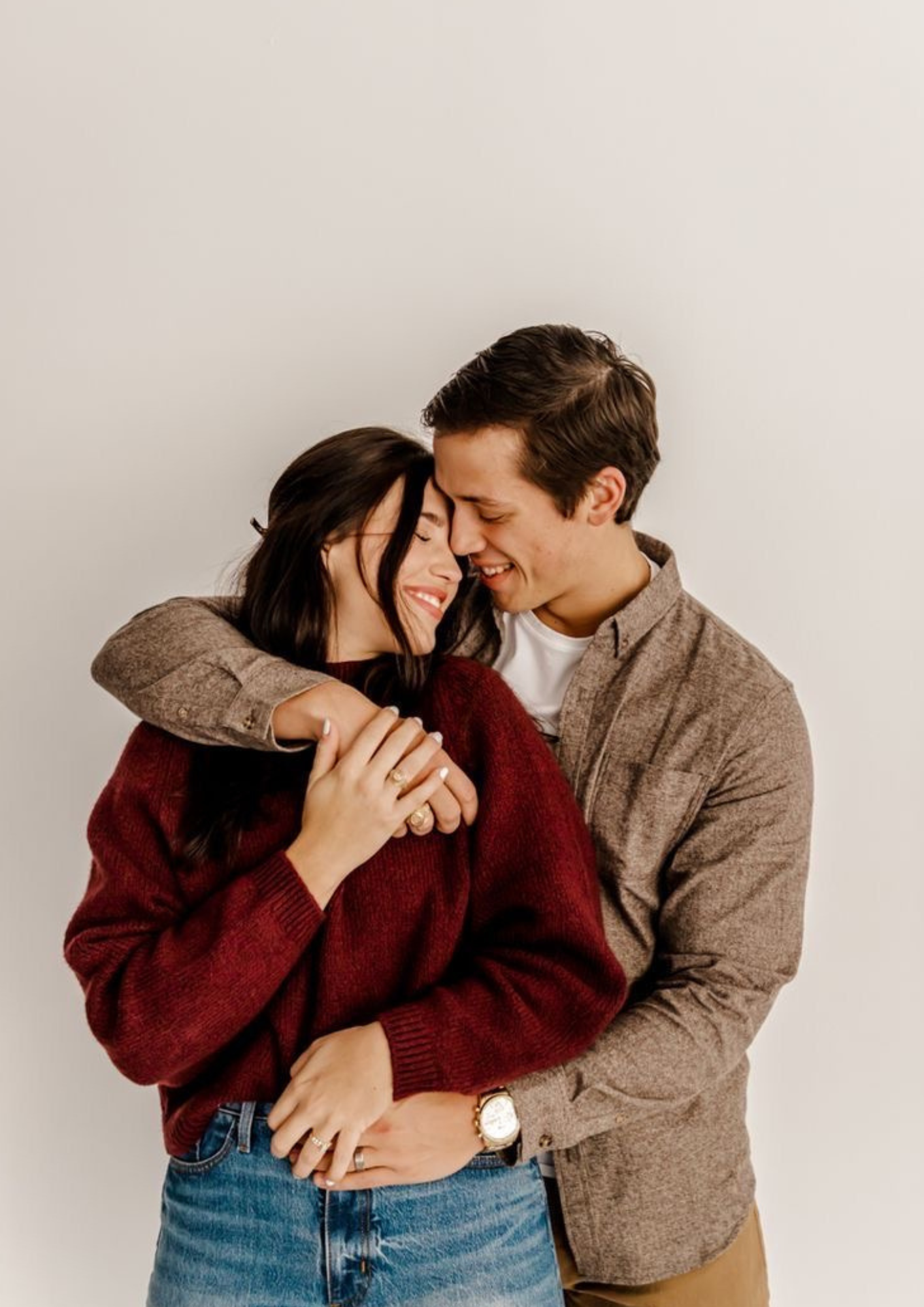 ชุดถ่ายพรีเวดดิ้งไปรเวทอย่างเสื้อกันหนาวแบบอบอุ่นในช่วงฤดูหนาว