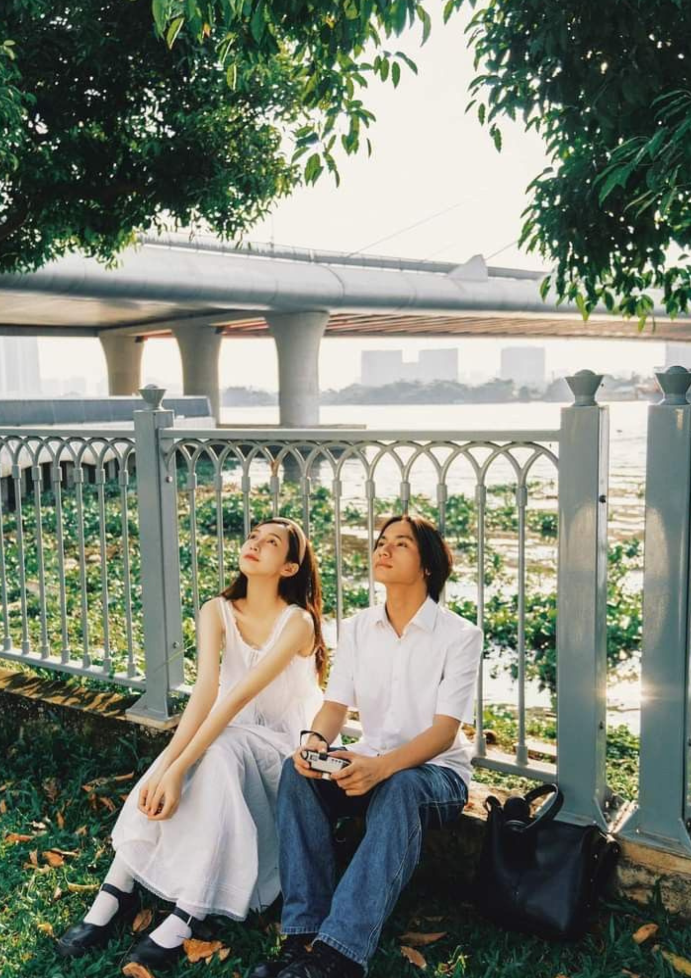 เดรสและเชิ้ตโทนอบอุ่น ชุดถ่ายพรีเวดดิ้งมินิมอล