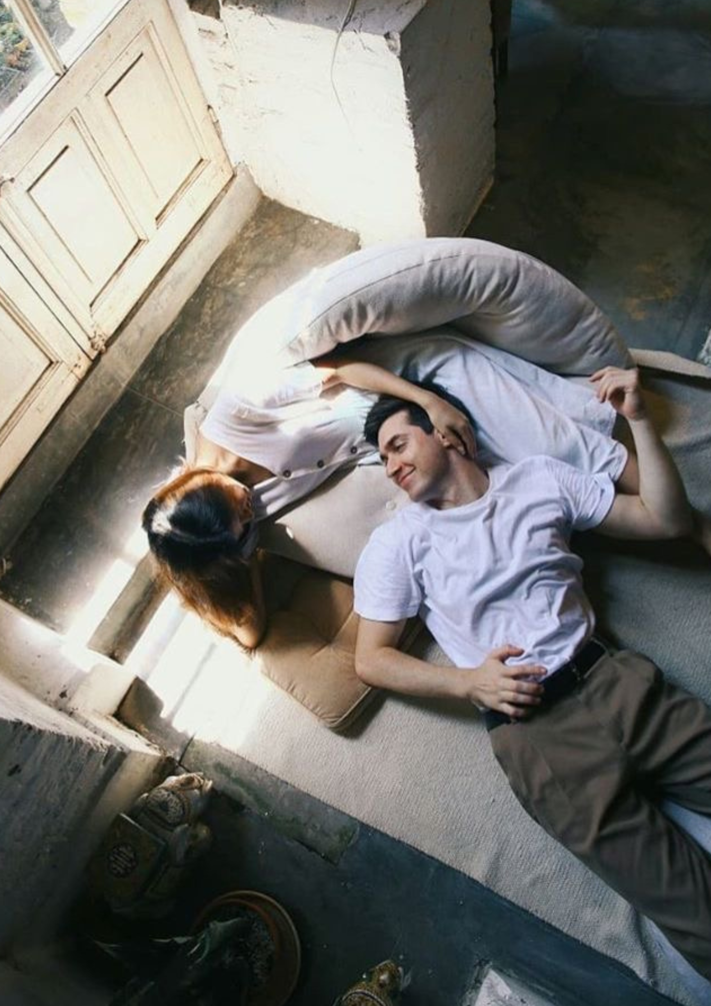 ชุดถ่ายพรีเวดดิ้งเก๋ ๆ กับความธรรมดาที่ตื่นมาพูดคุยกันในตอนเช้า