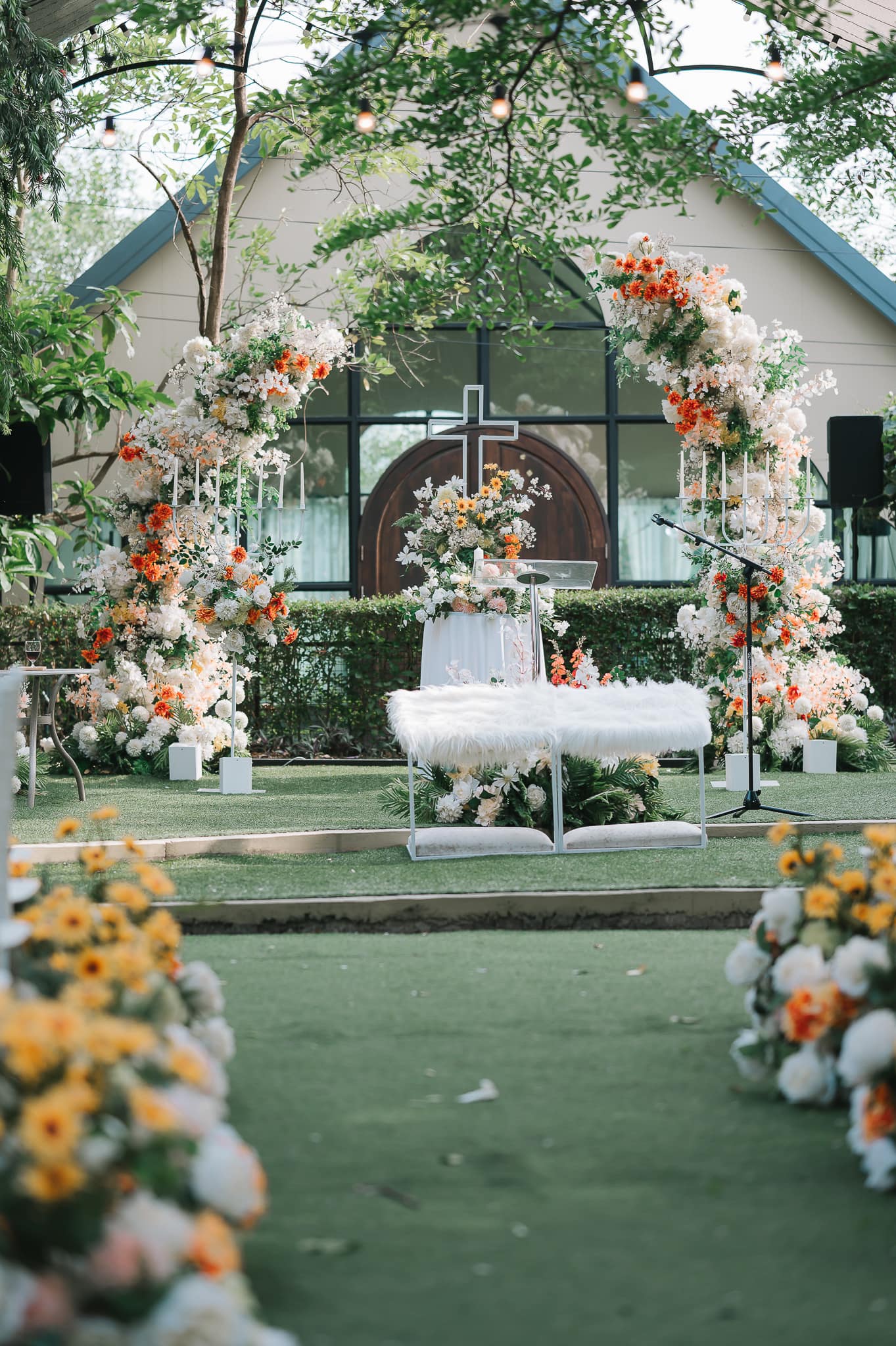 มีพื้นที่สวนสำหรับจัดงานกลางแจ้งให้ได้บรรยากาศที่อบอุ่นเป็นกันเอง