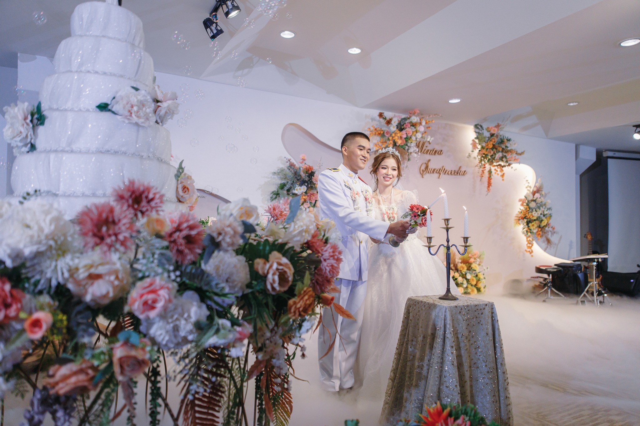 เรือนไทยแต่งงานที่มีห้องจัดเลี้ยงให้ ติดแอร์เย็นฉ่ำ ตกแต่งสวยงาม รับแขกได้มาก