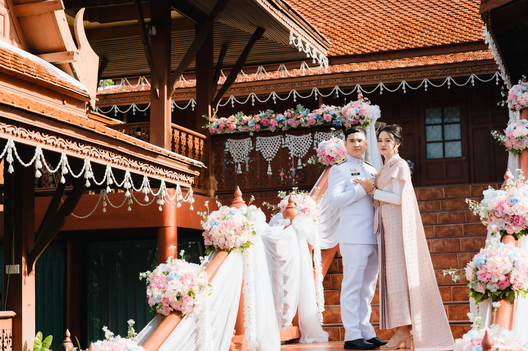 มีบริการครอบคลุมทุกอย่าง อาหารจัดเลี้ยง อุปกรณ์ประกอบพิธี ทีมจัดตกแต่งสถานที่