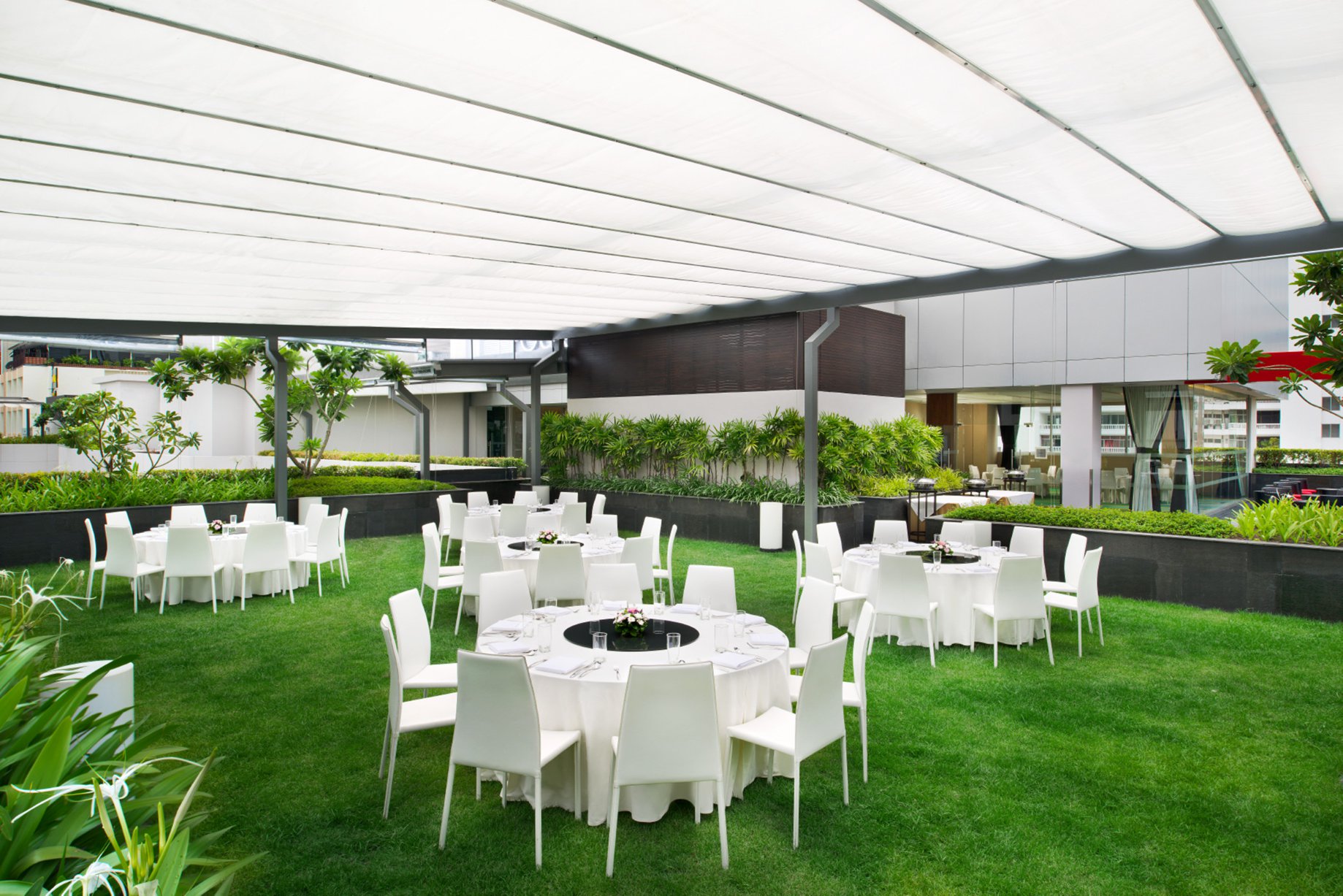 โฟร์พอยส์ บาย เชอราตัน กรุงเทพ ให้บ่าวสาวได้แต่งงานบนพื้นที่สุดสะดวกสบายกว่าใคร