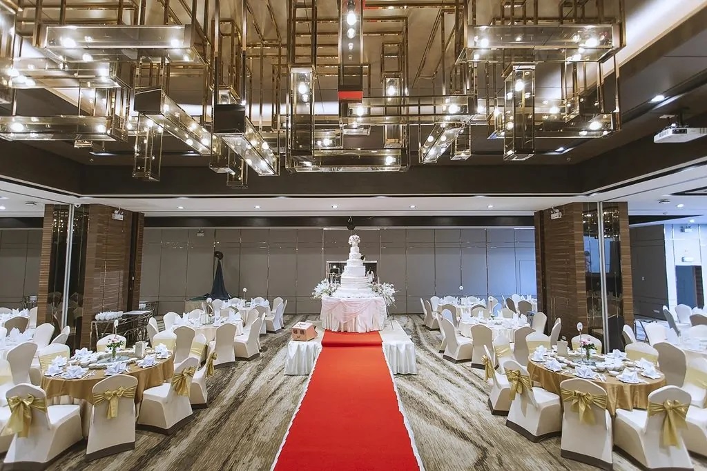 โฟร์วิงส์ กรุงเทพฯ มีห้องจัดเลี้ยง และห้องบอลรูมที่ได้รับการรีโนเวทใหม่ทำให้ดูทันสมัย