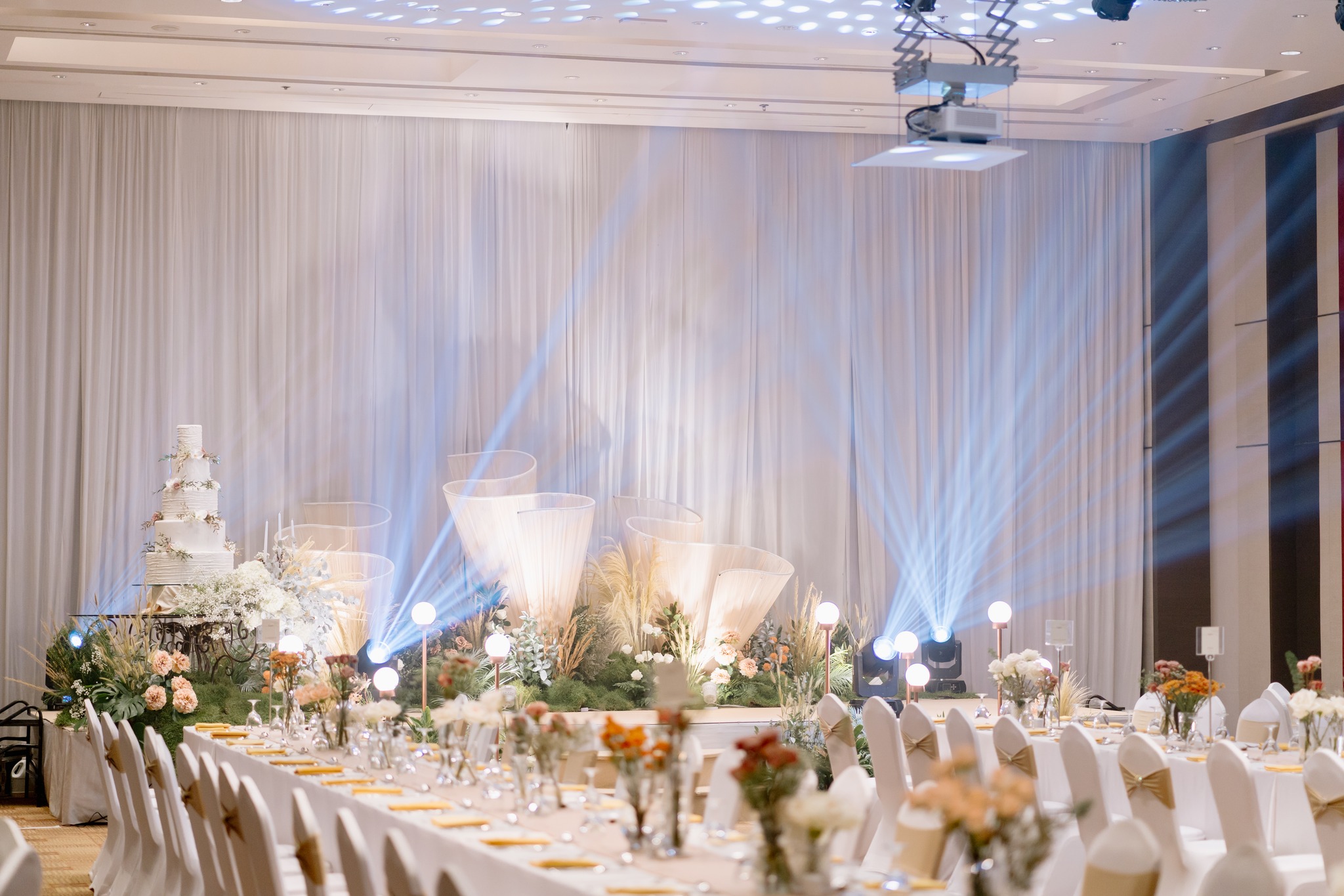 อีสติน แกรนด์ สาทร กรุงเทพฯ สถานที่จัดงานแต่งงานเก๋ ๆ ที่เดินทางง่าย ติดรถไฟฟ้า