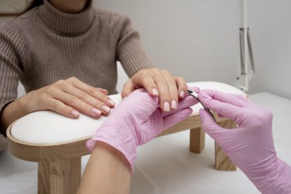 ไอเดียเล็บเจ้าสาวโทนสีนู้ด เรียบหรู สวยปัง ทั้งตัวจริง ทั้งในรูป