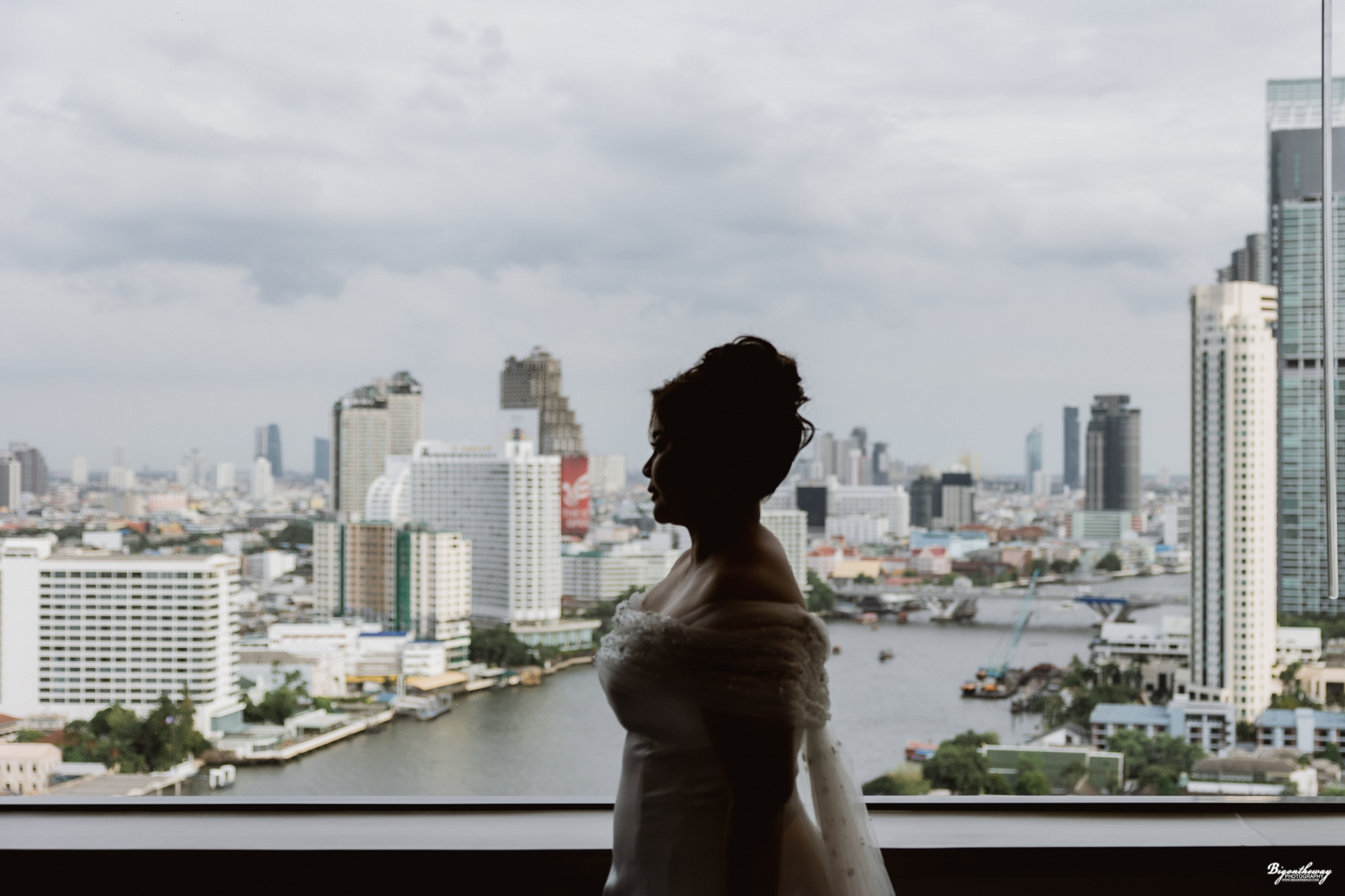 คุณโมกับวิวของ Millennium Hilton Bangkok