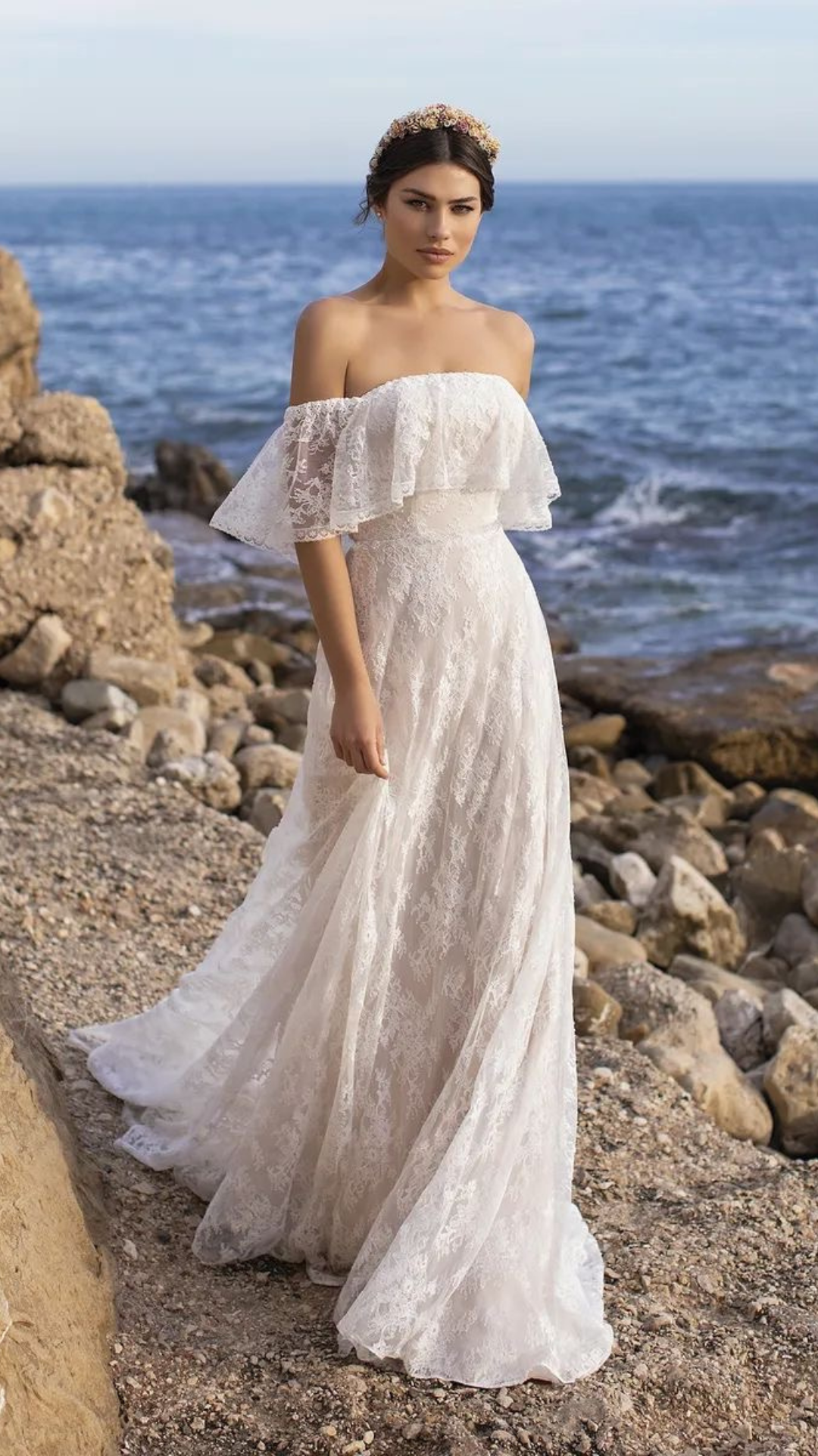 ชุดแต่งงานสไตล์โบฮีเมียนแบบปาดไหล่