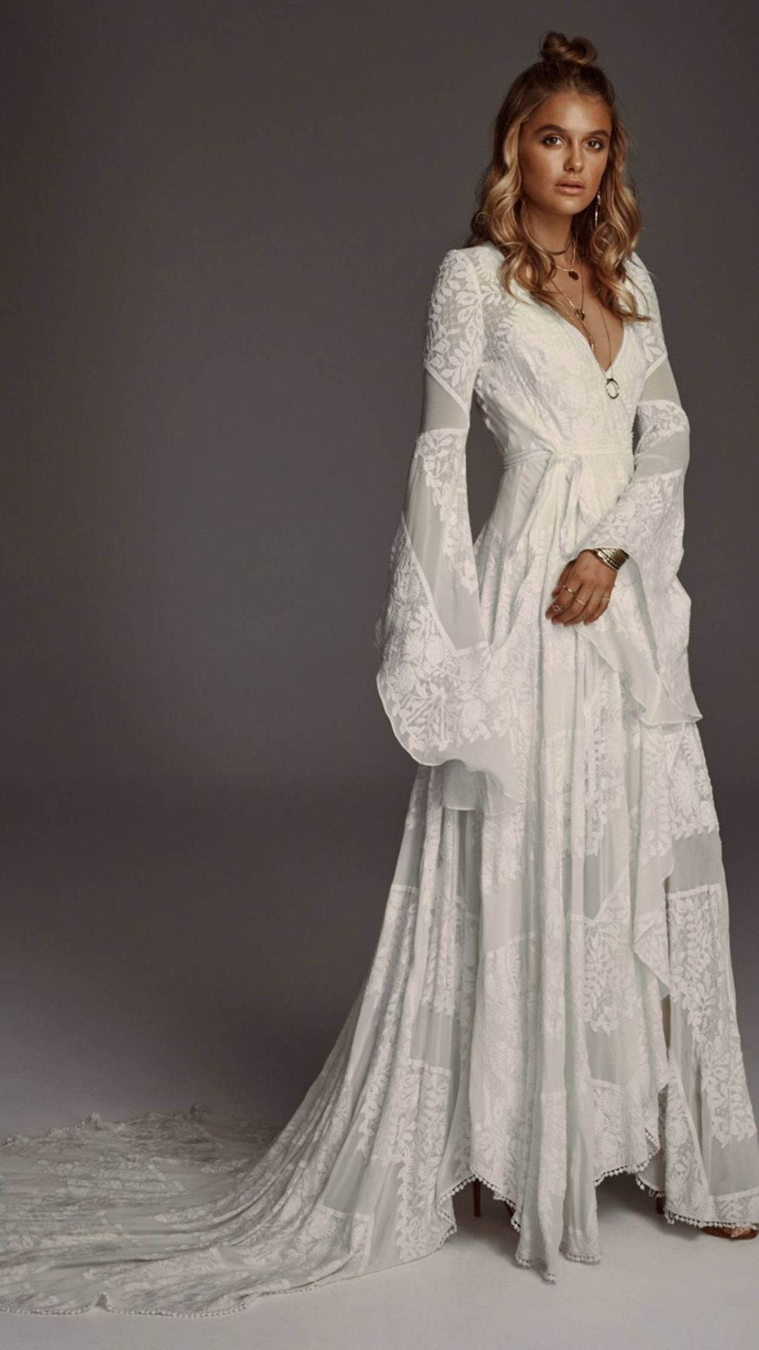 ชุดแต่งงานโบฮีเมียนปล่อยชายแบบหางปลา