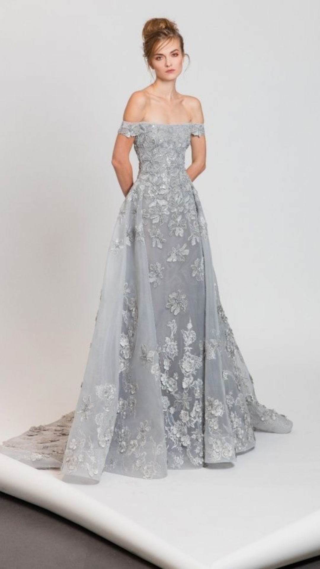 สีชุดแต่งงานที่เพิ่มความสุขุม มั่นคง