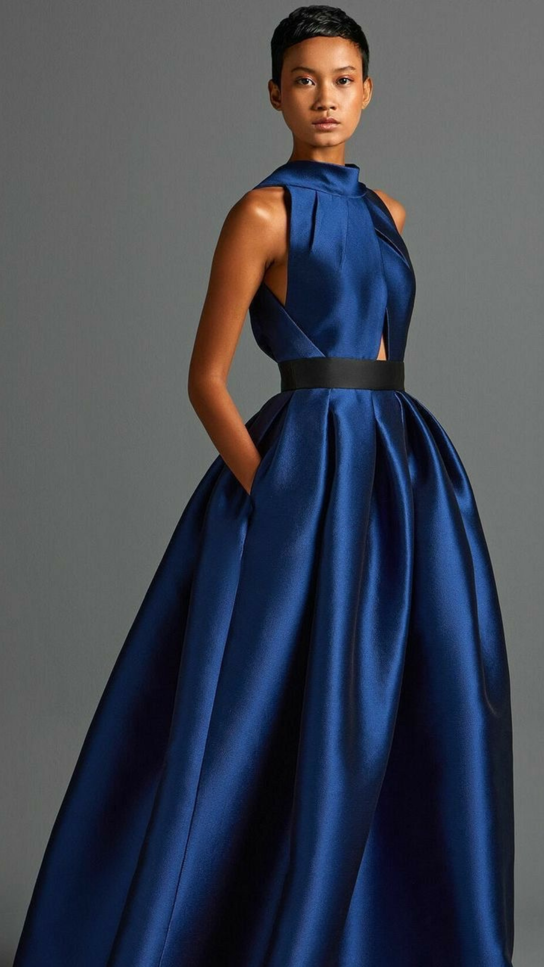 ชุดแต่งงานสีน้ำเงินที่มีอำนาจสะกดสายตาได้