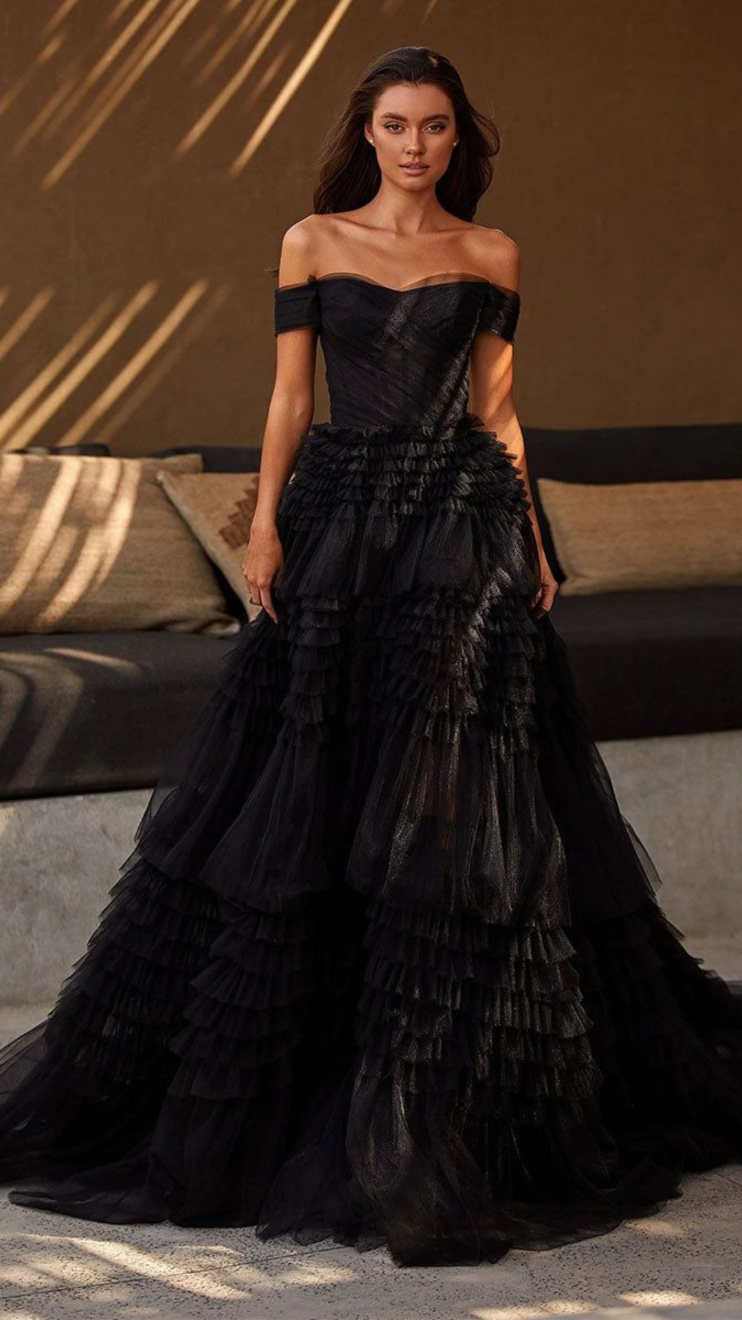 เสน่ห์อันร้อนแรงของชุดแต่งงานสีดำที่มาพร้อมกับความมั่นใจ