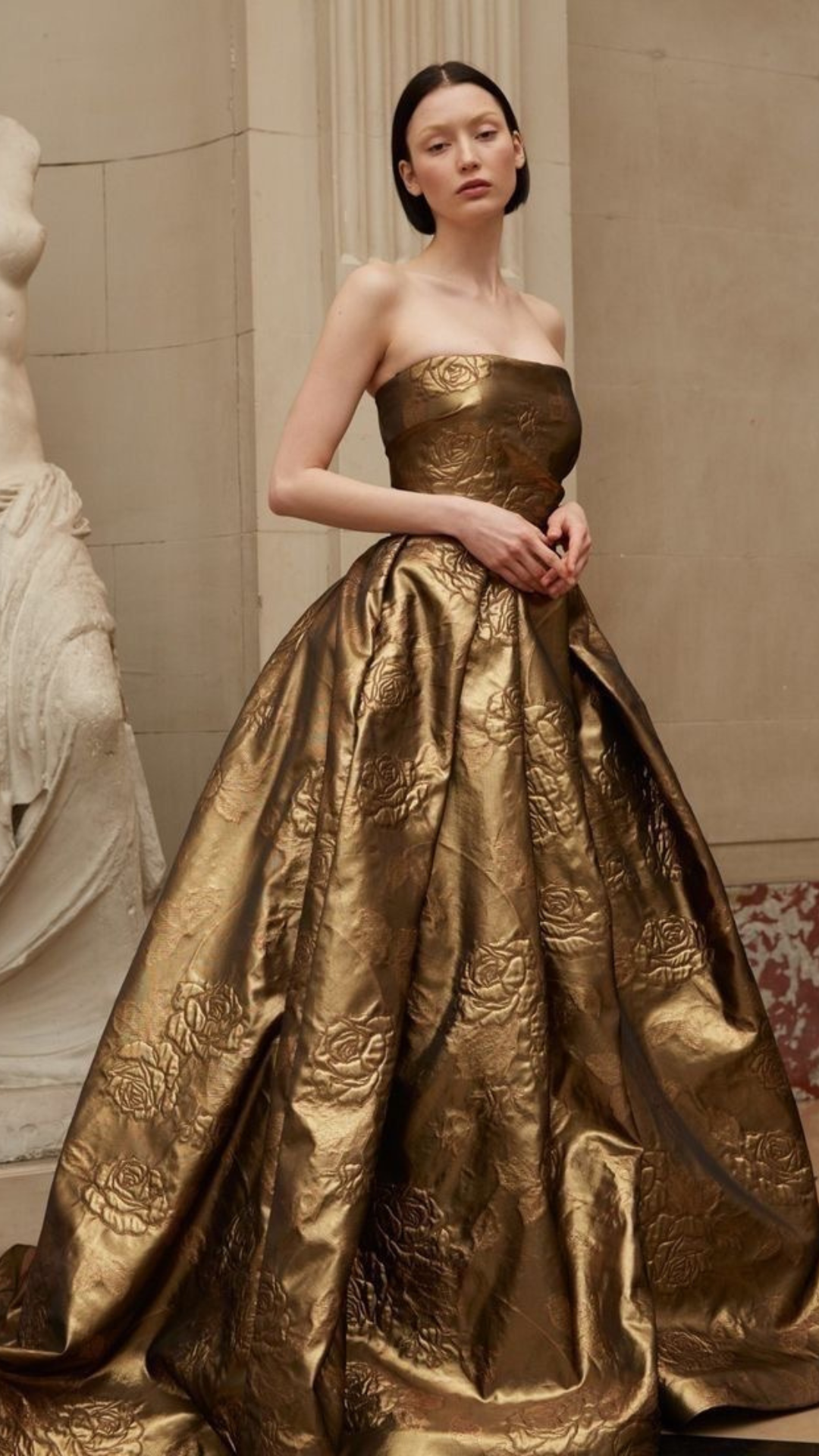 สีชุดแต่งงานแบบฉ่ำโกลด์สุด ๆ