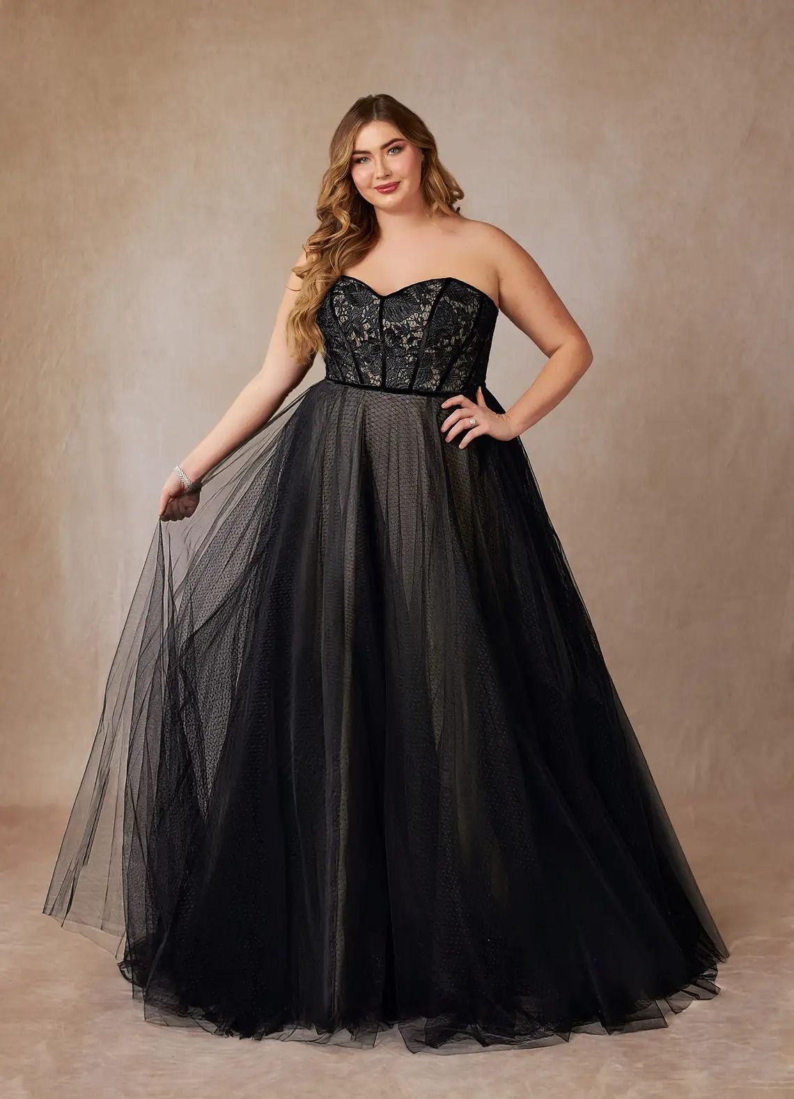 ชุดแต่งงานคนอ้วนสีดำแบบคลาสสิคตอบโจทย์ทุกการสวมใส่