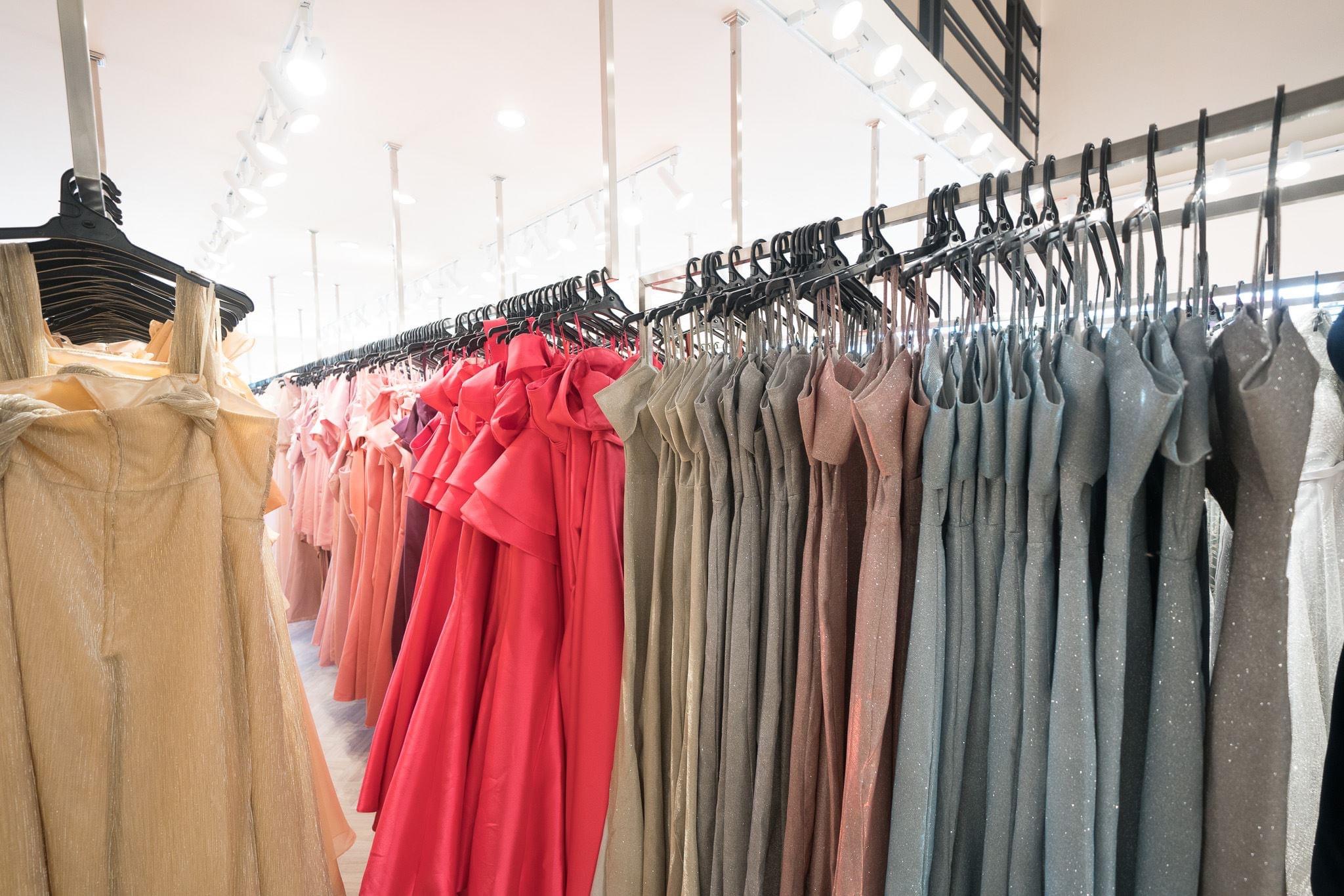 ร้านเช่าชุดเพื่อนเจ้าสาวที่มีให้เลือกกว่า 30,000 ชุด