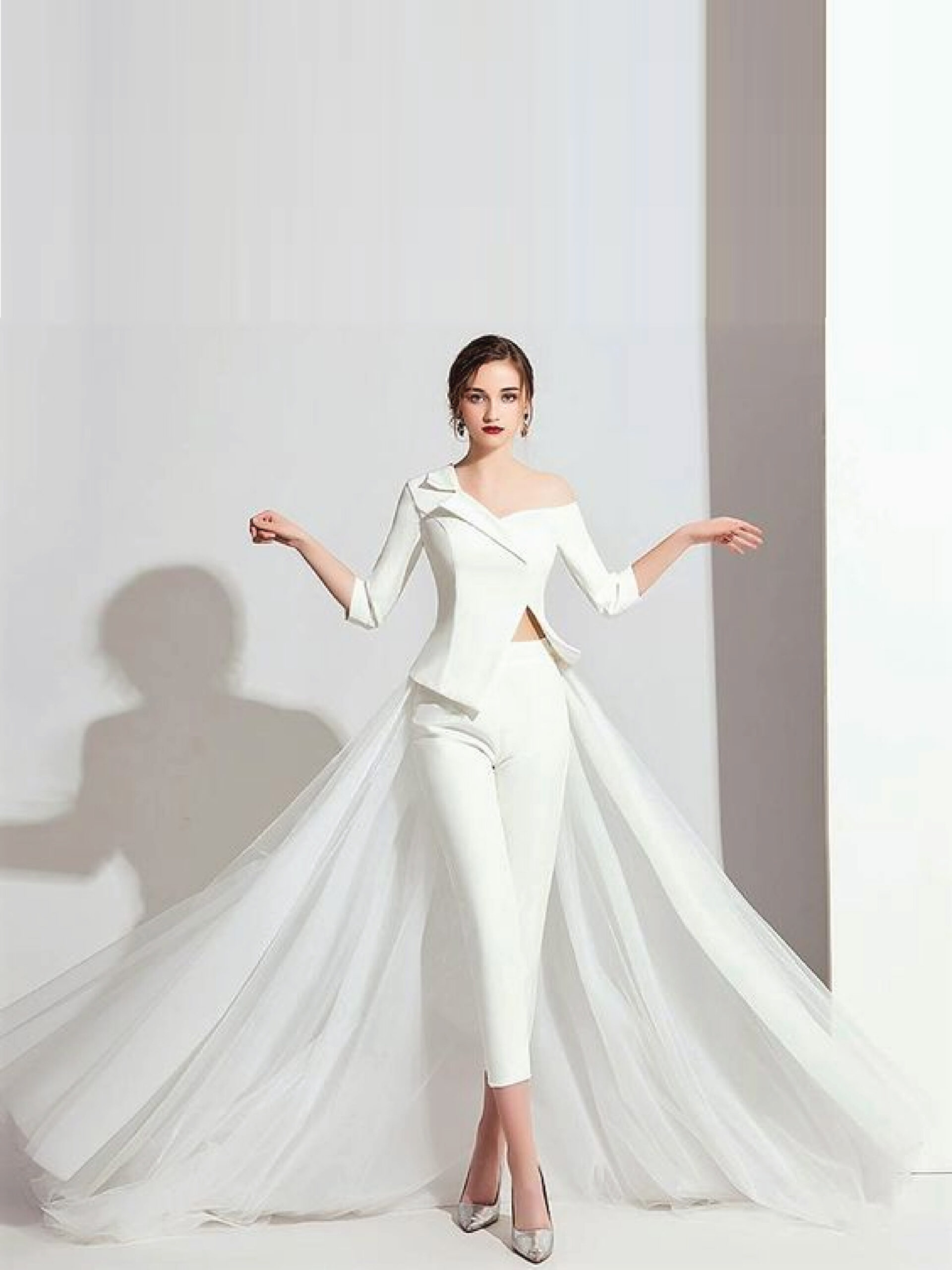 ชุดแต่งงานสูทผู้หญิง