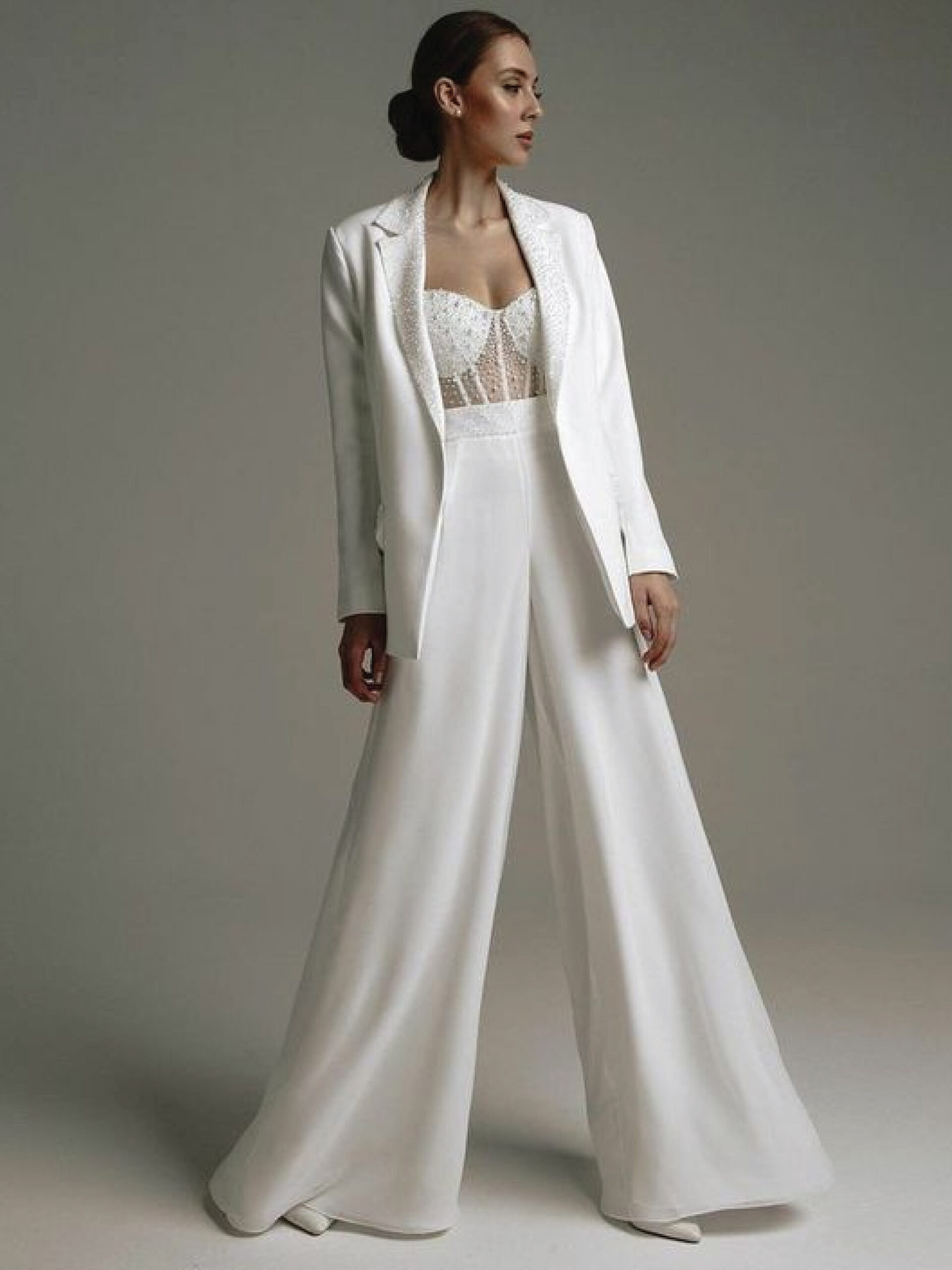 ชุดเจ้าสาวแบบสูท