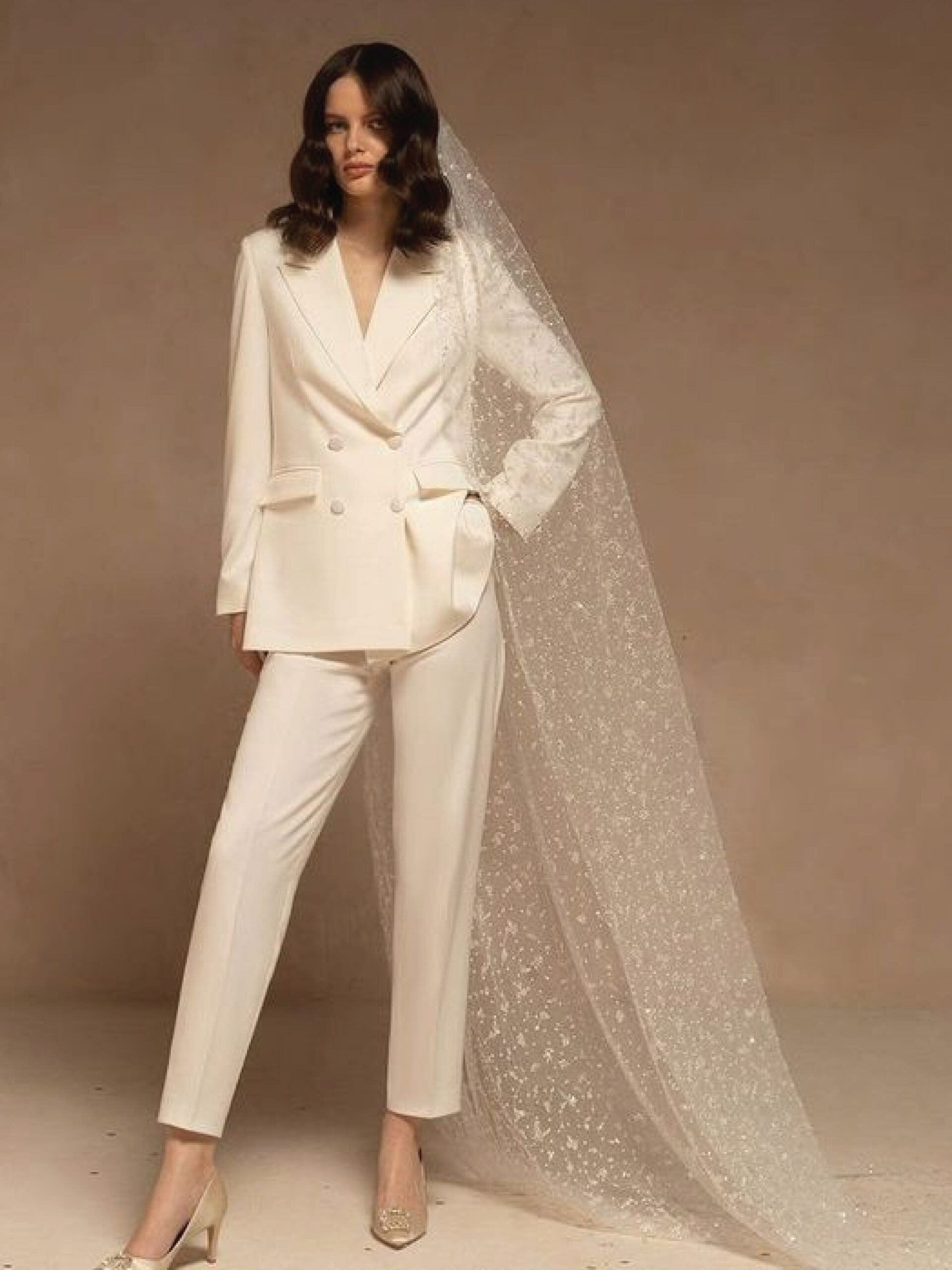 ชุดสูทแต่งงานผู้หญิง