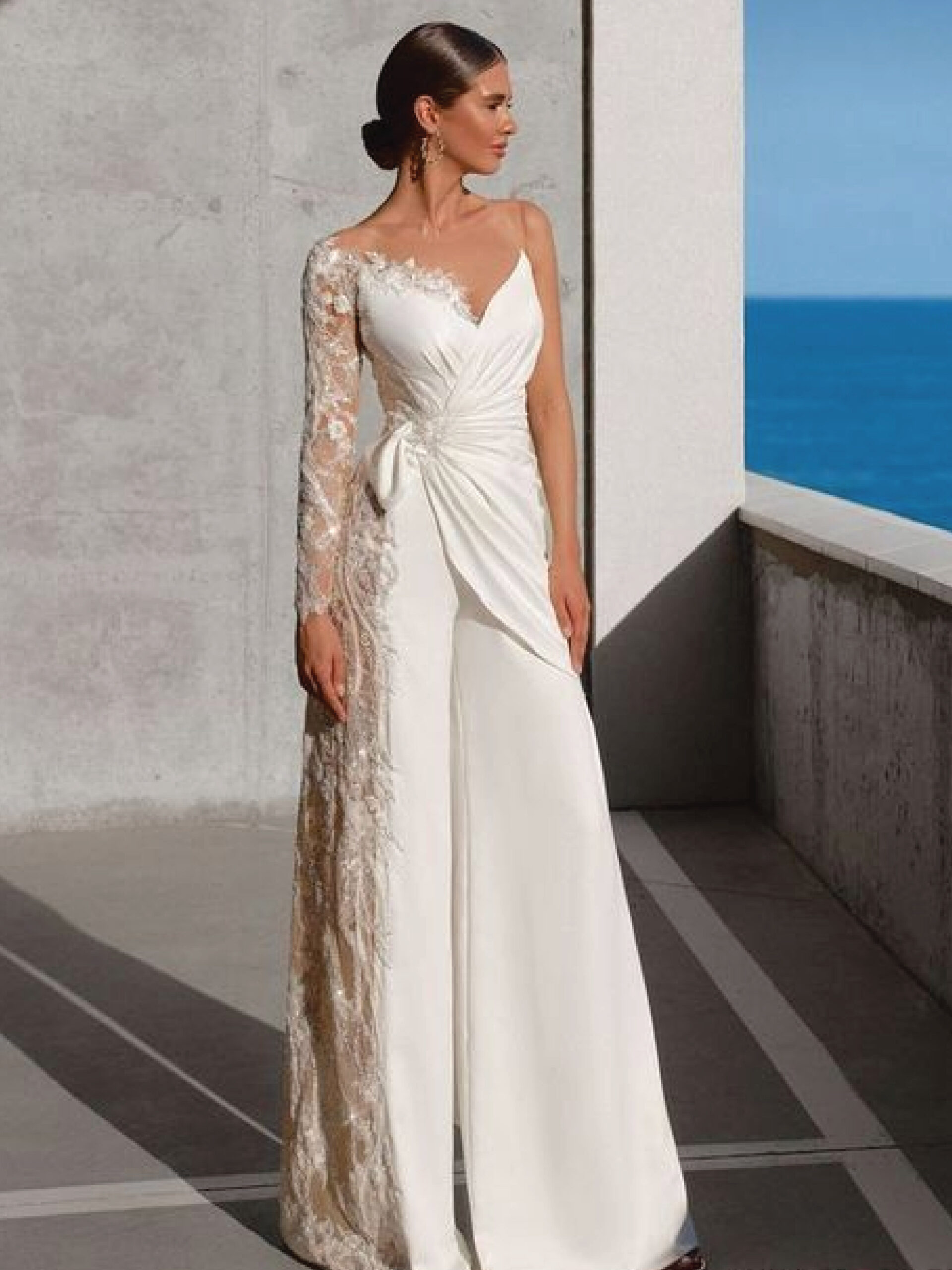 ชุดแต่งงานแบบจัมป์สูทของเจ้าสาว