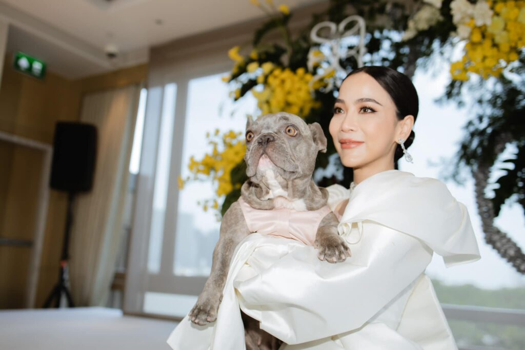 Capella Bangkok เปิดเป็นสถานที่แต่งงาน pet friendly ให้บ่าวสาวอุ้มน้อง ๆ สัตว์เลี้ยงแสนรักมาร่วมเฟรมในวันสำคัญได้