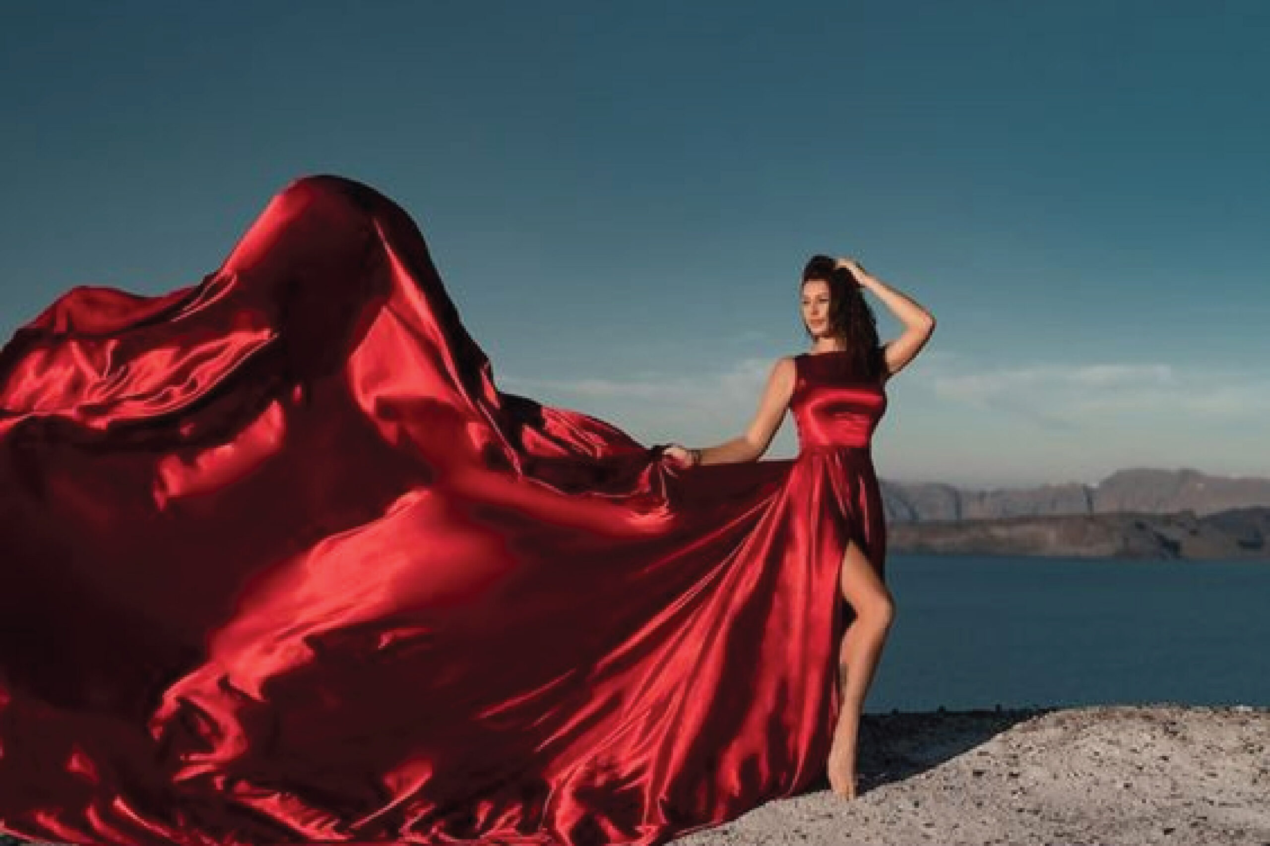 ชุดแต่งงานสีแดงเลือดหมู