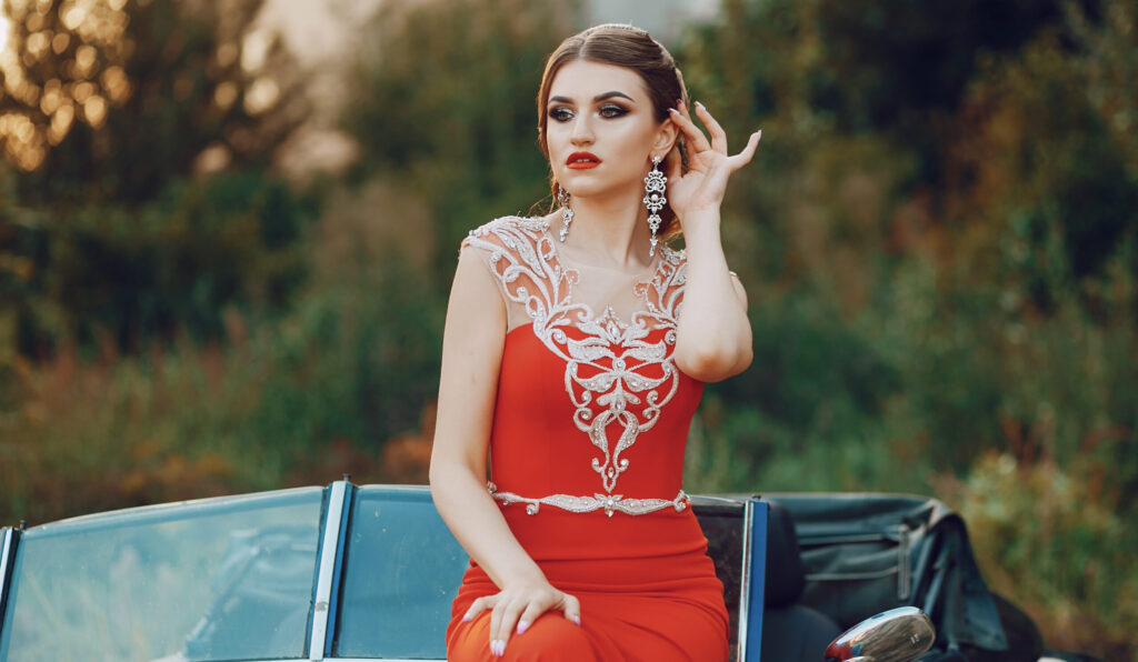 ชุดแต่งงานสีแดงอมส้ม