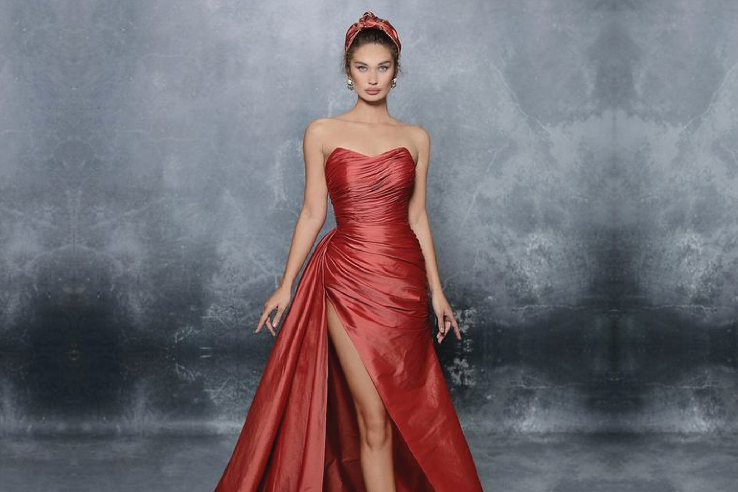 ชุดแต่งงานสีแดงอ่อนเข้ารูป