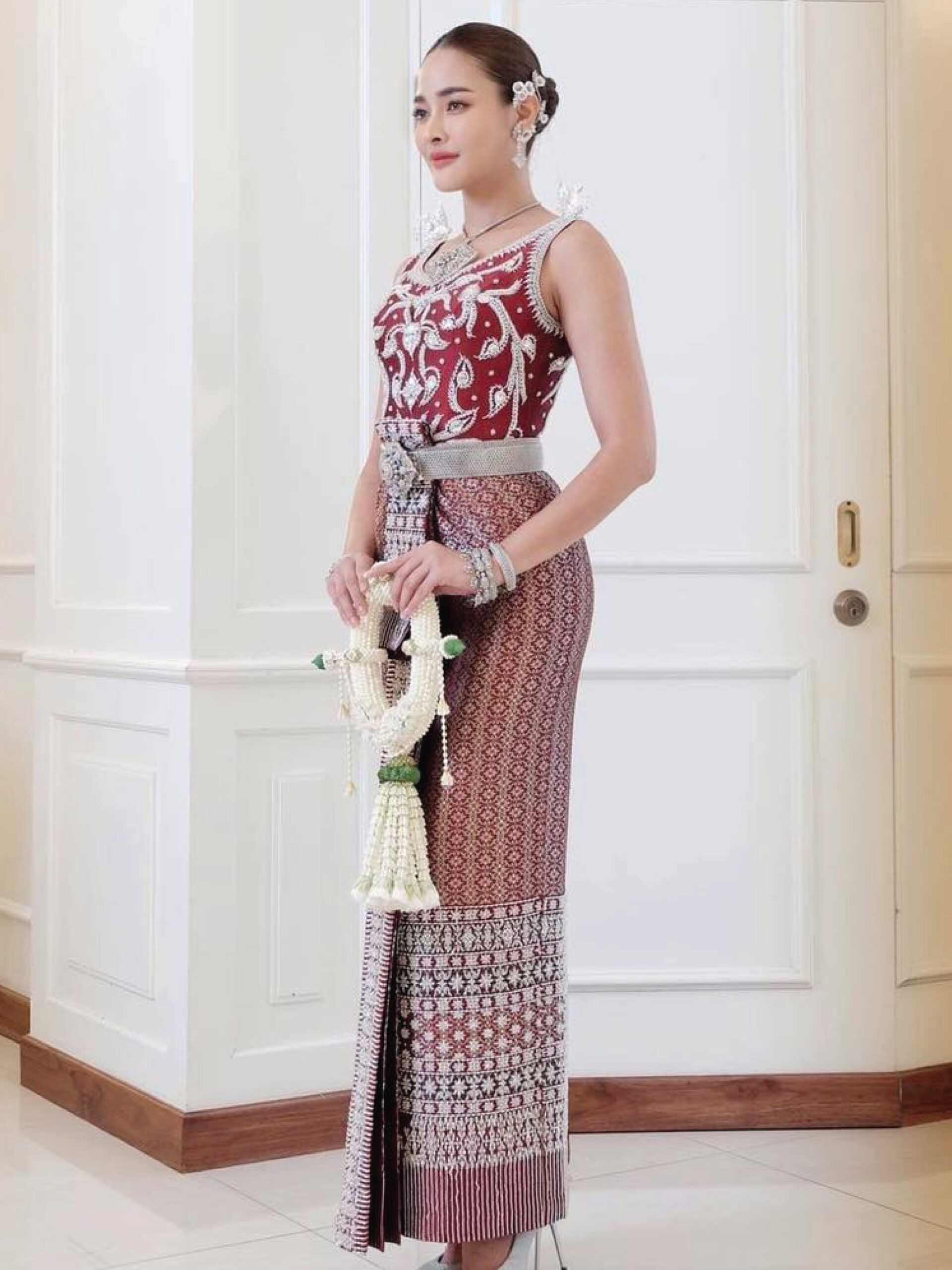 ชุดไทยแต่งงานแขนกุด สีแดง