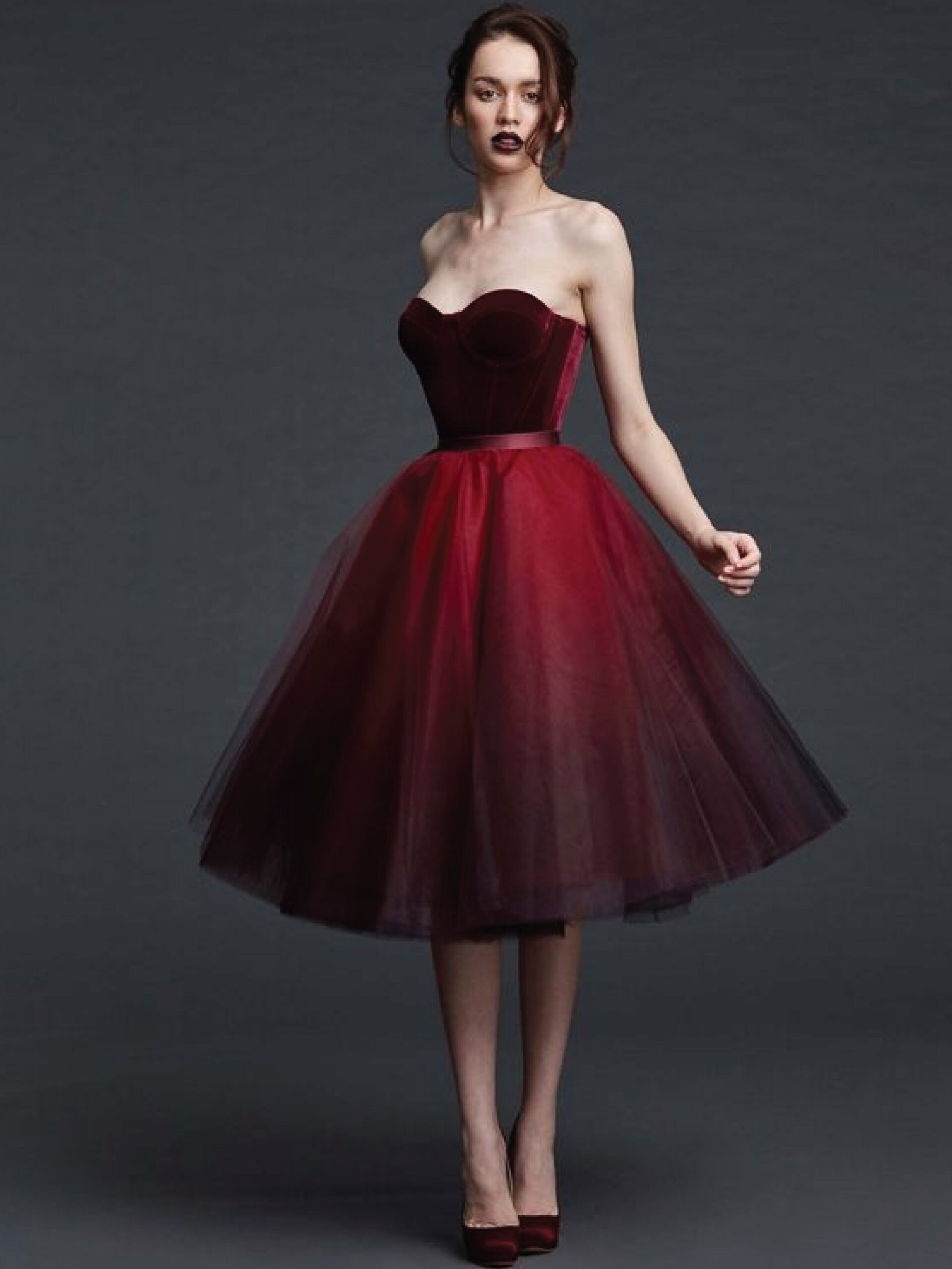 ชุดเจ้าสาวสีแดงเกาะอก