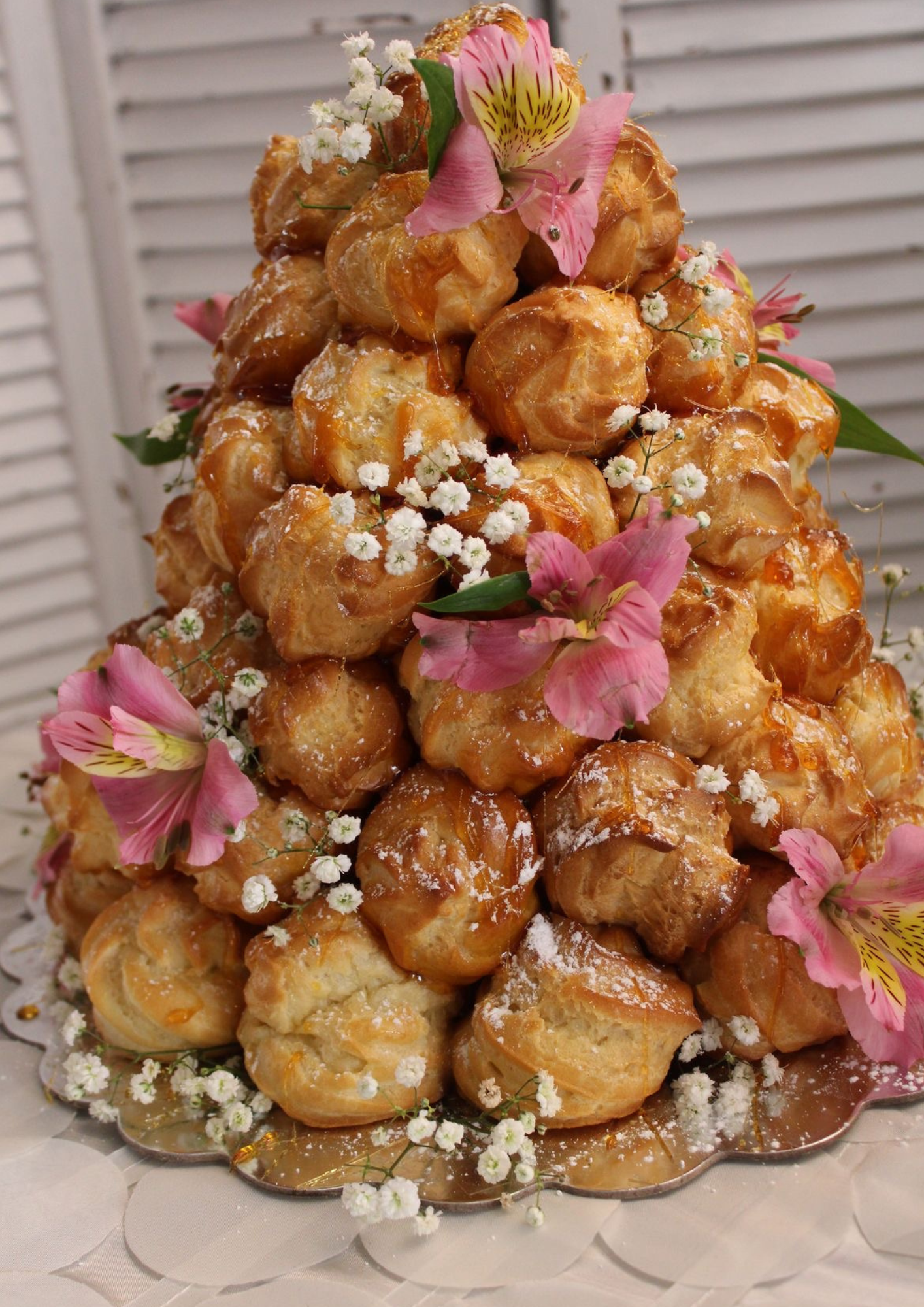 เค้กงานแต่งเอแคลร์แป้งนุ่มไส้หวานเข้ากันอย่างลงตัว