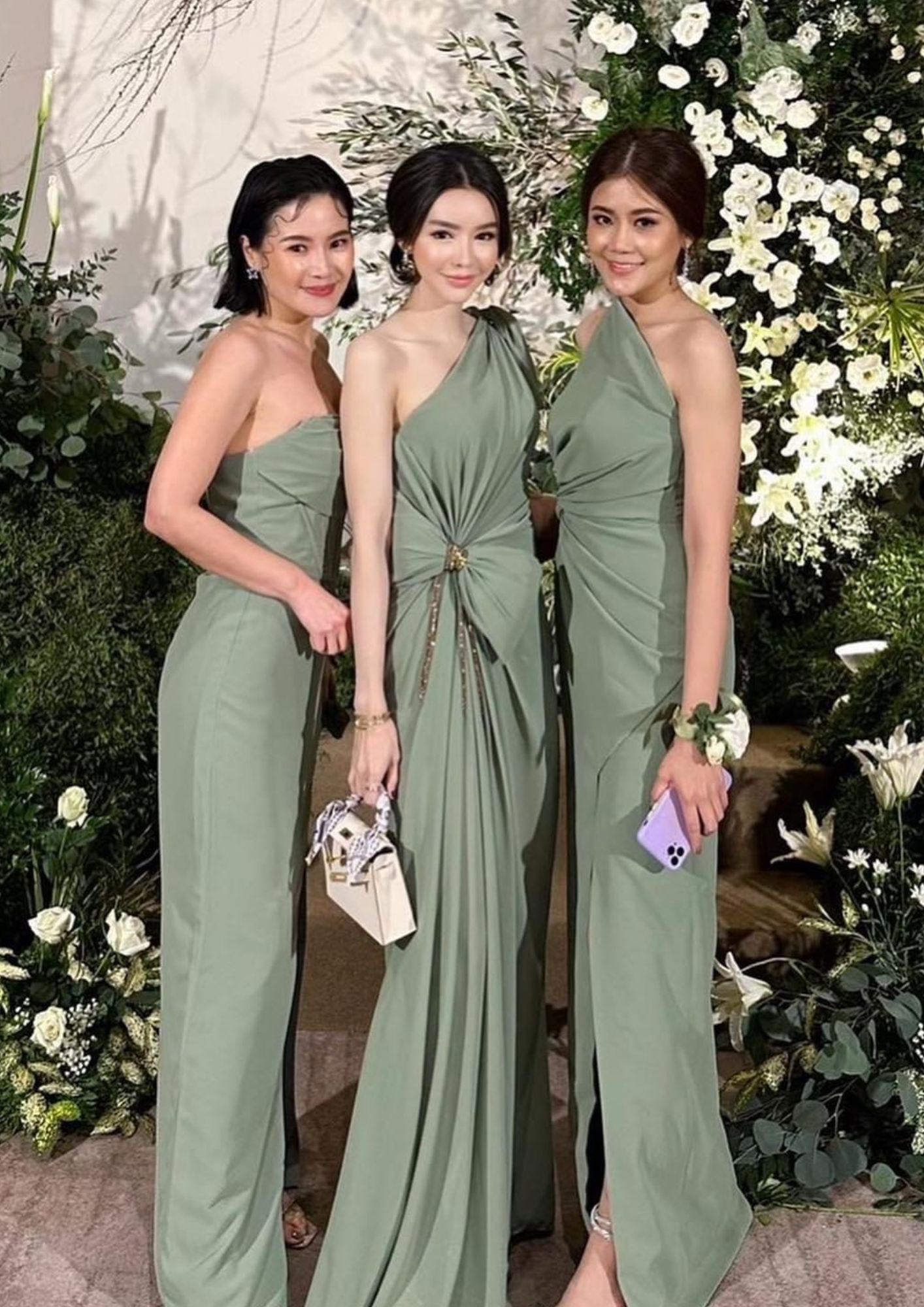 ร้านเช่าชุดเพื่อนเจ้าสาวพร้อมบริการเครื่องประดับอีกด้วย