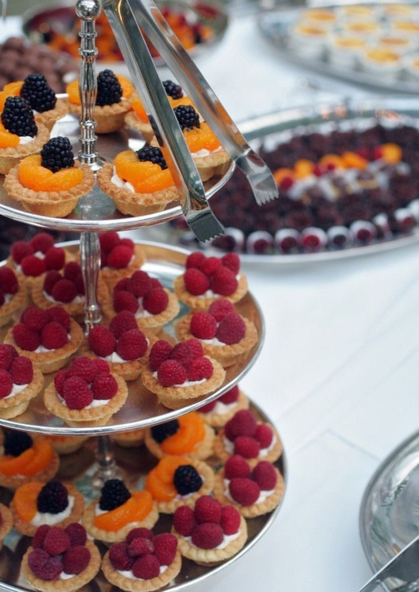 ไอเดียเค้กงานแต่งที่ไม่ใช่เค้กแบบฟรุ้ตทาร์ตหวานอมเปรี้ยว