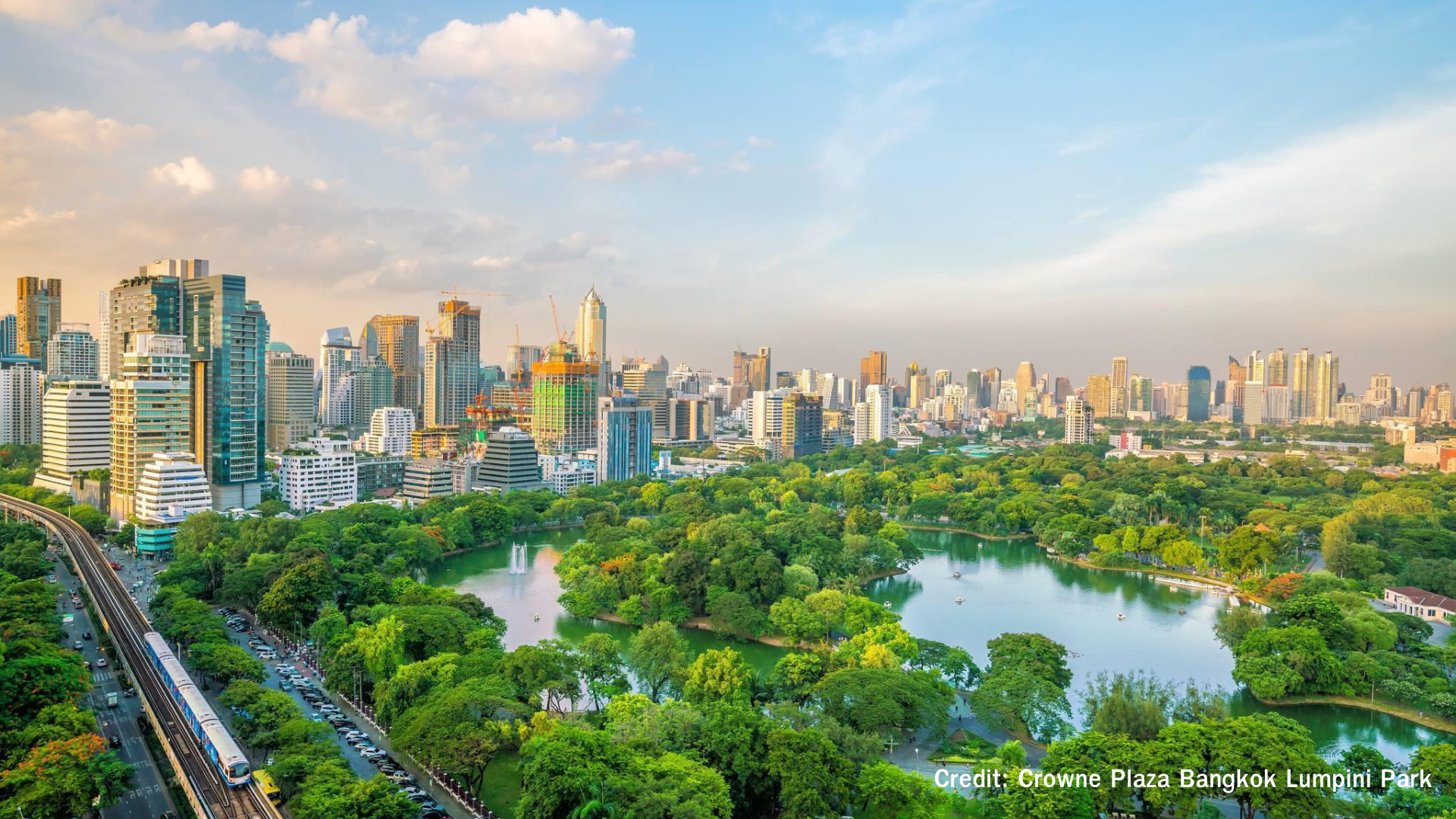วิวแบบพาโนรามาสร้างบรรยากาศที่ดีของการจัดงานทุกรูปแบบกับโรงแรม Crowne Plaza Bangkok Lumpini Park