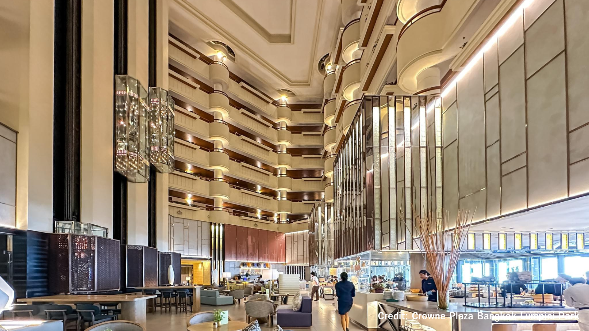 บรรยากาศภายในโรงแรม Crowne Plaza Bangkok Lumpini Park สุดหรู