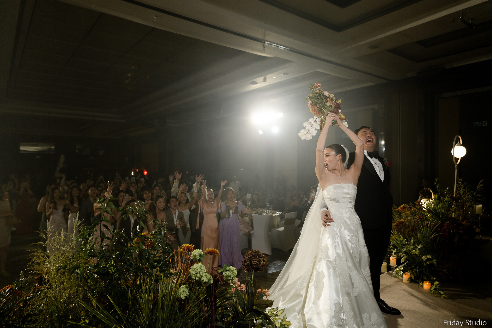 รีวิวแต่งงานและการโยนดอกไม้เจ้าสาว