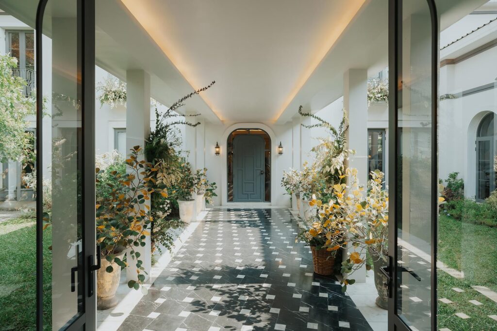 สถานที่จัดงานแต่งสไตล์ Glass House ที่ห้อมล้อมไปด้วยพืชไม้นานาพันธุ์