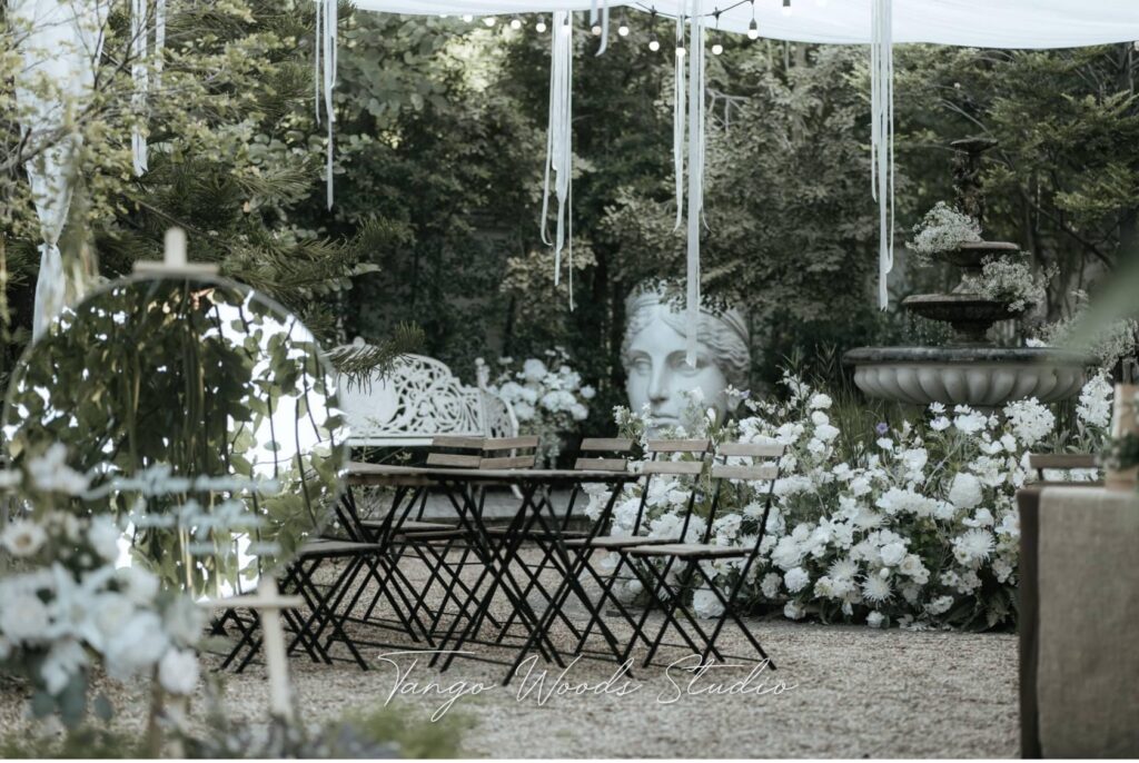 เรือนกระจกที่มองเห็นธรรมชาติภายนอกได้ตลอดวัน