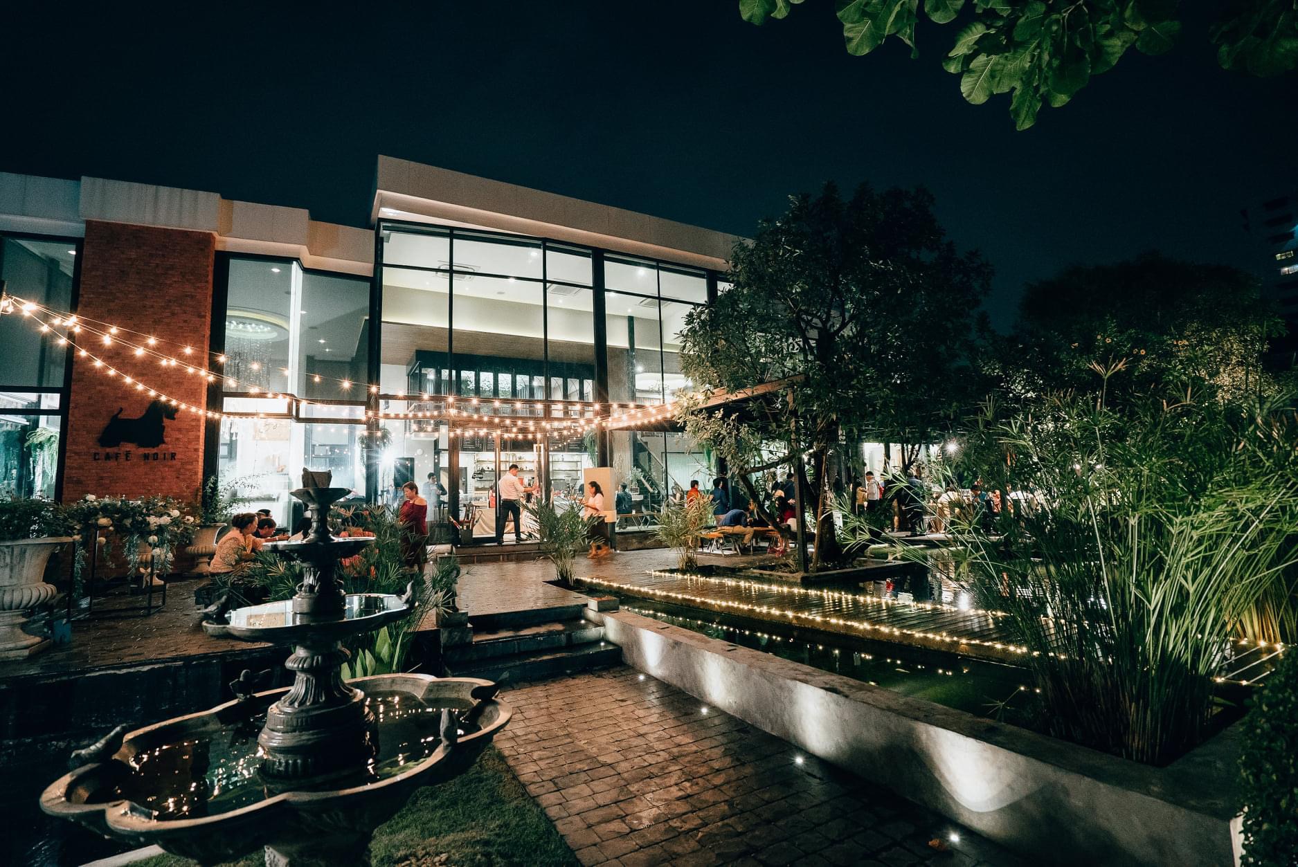 คาเฟ่จัดงานแต่งสไตล์โมเดิร์นผสมกับความคลาสสิก