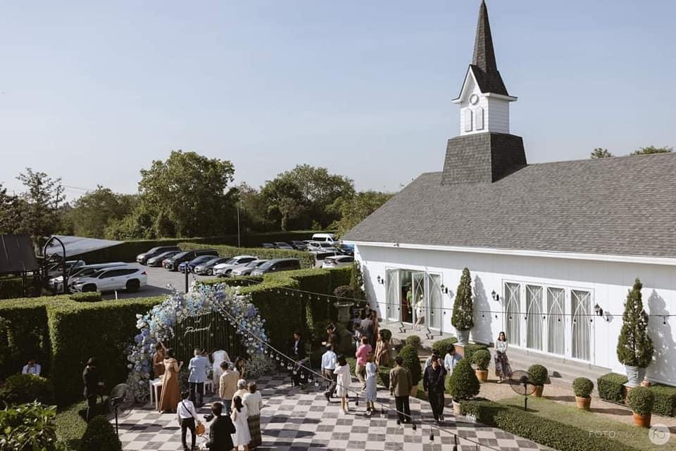 คาเฟ่จัดงานแต่งกับดอกไม้ตามฤดูกาล