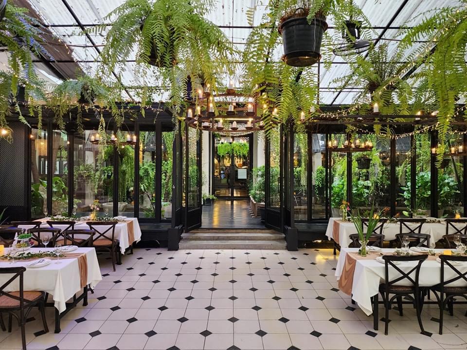 ร้านอาหารและคาเฟ่จัดงานแต่งรองรับแขกได้มากถึง 450 คน