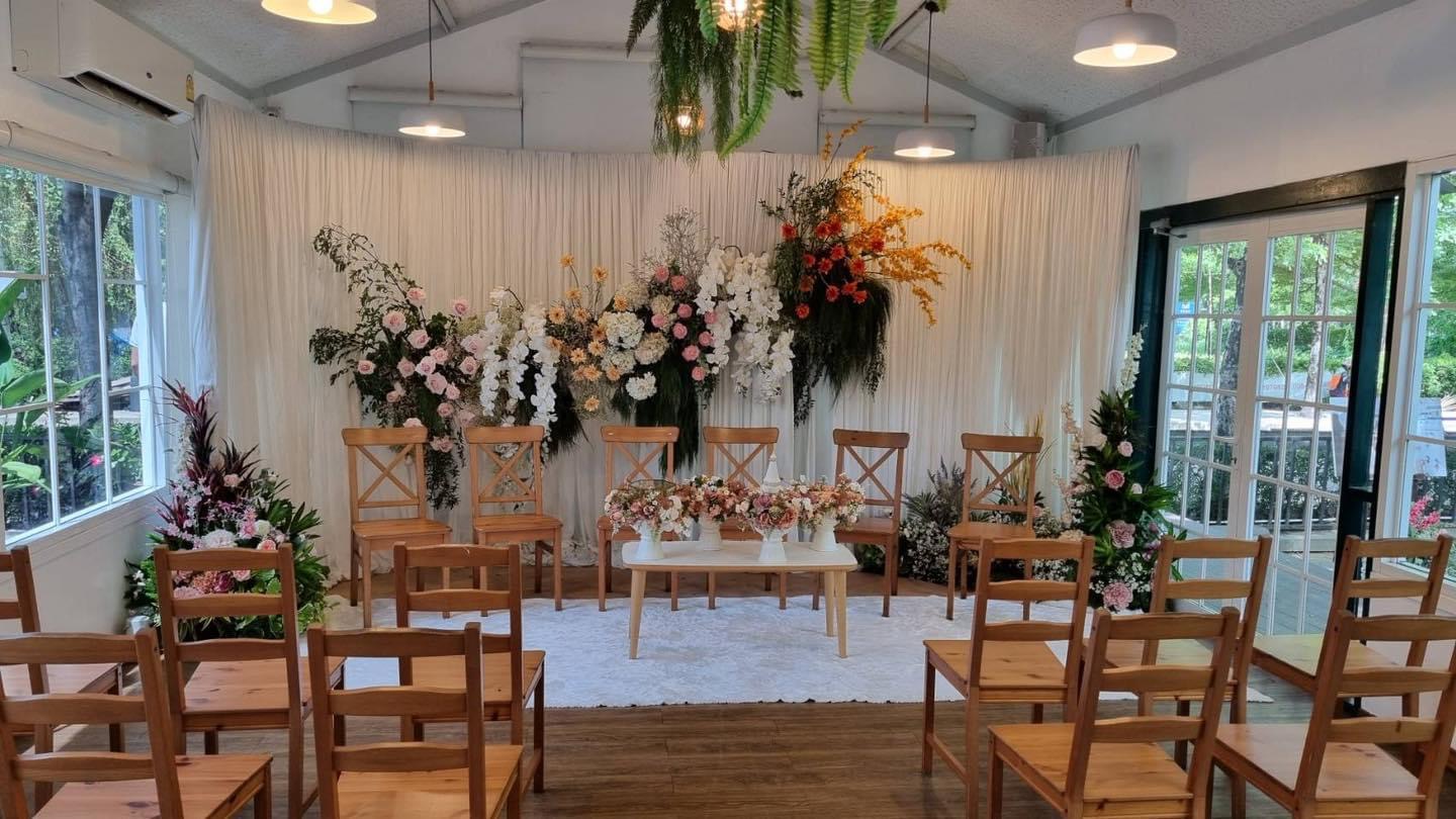 จัดบริการโซน Pet Friendly ให้นำสัตว์เลี้ยงเข้าได้แต่ต้องอยู่ในความดูแลของเจ้าของเป็นอย่างดี