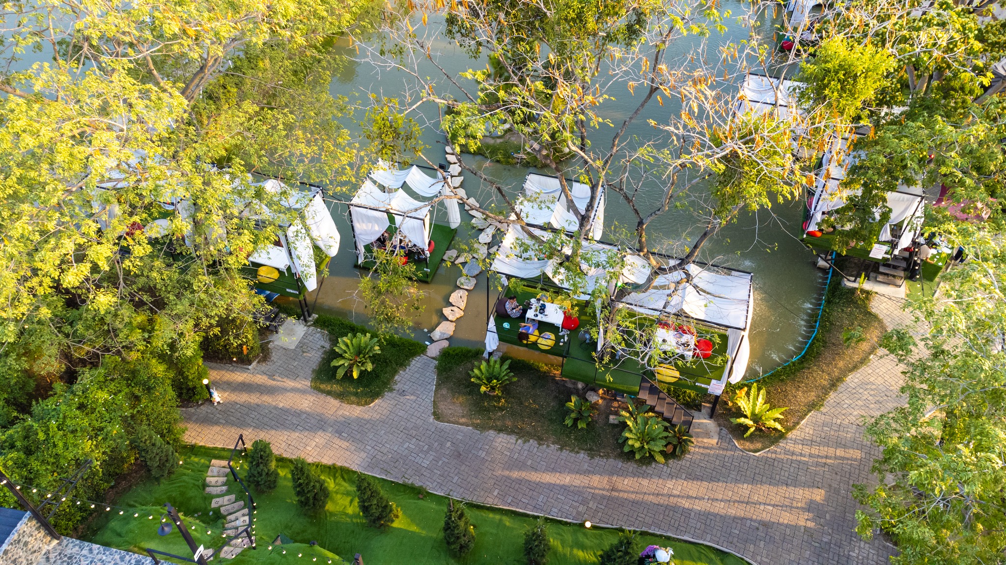 ริมลากูน คาเฟ่&เรสเตอรองต์ ร้านอาหารจัดงานแต่งในย่านร่มเหล้า