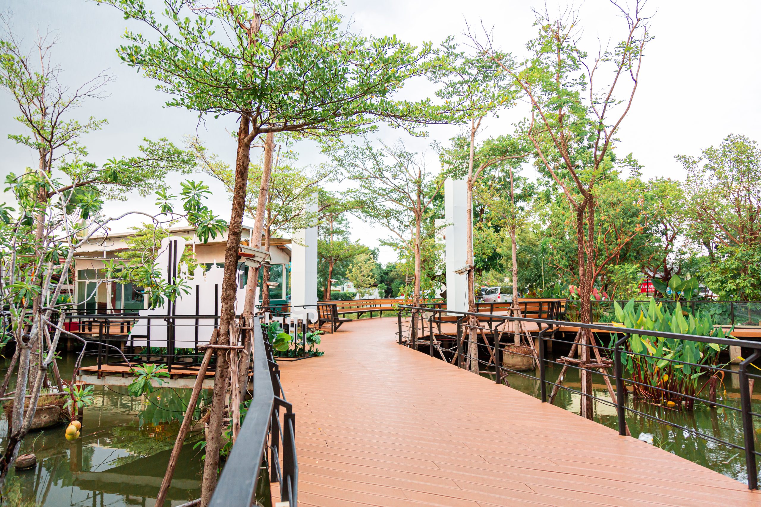 ร้านอาหารจัดงานแต่งกลางสวนน้ำกับพื้นที่กว่า 6 ไร่