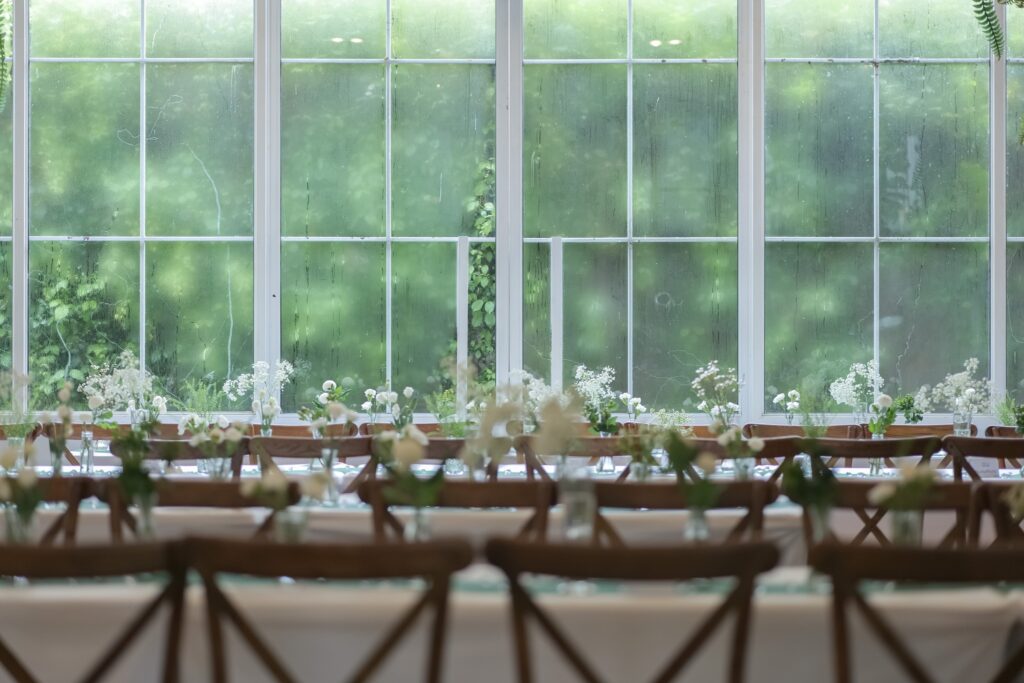 การจัดงานแต่งสไตล์ Rustic เน้นความเป็นธรรมชาติของห้องเรือนกระจก