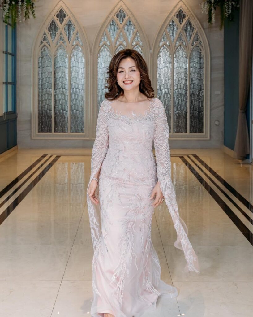 Anisa Boutique ห้องเสื้อที่เปิดเป็นร้านชุดสำหรับแม่เจ้าสาวโดยเฉพาะ